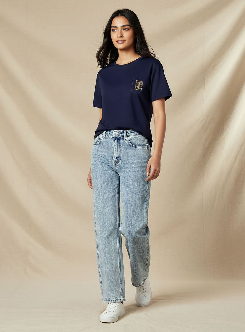 تيشيرت بقصة عادية وتفاصيل زخارف معدن-women-clothing-tshirts-image-2
