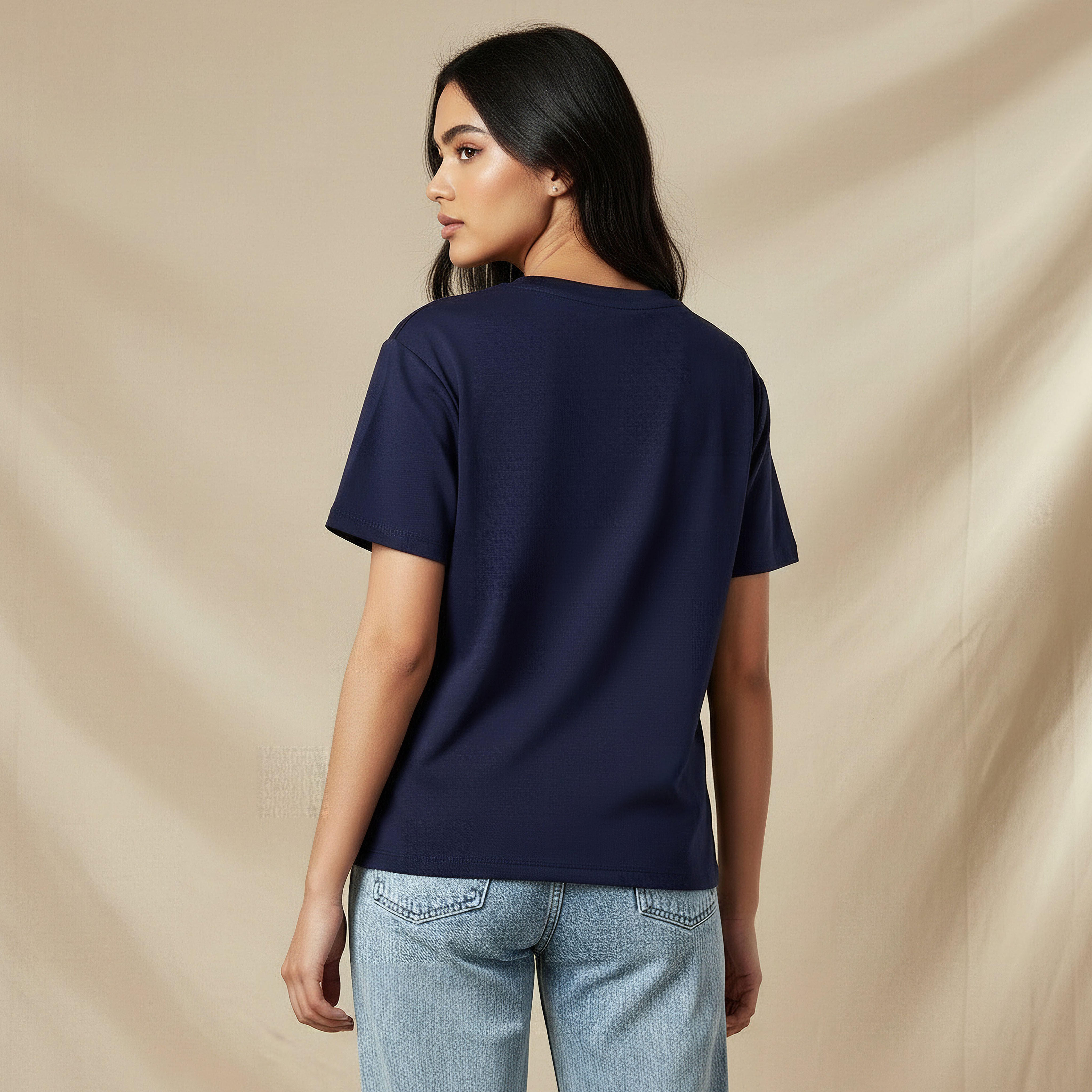 تيشيرت بقصة عادية وتفاصيل زخارف معدن-women-clothing-tshirts-image-3