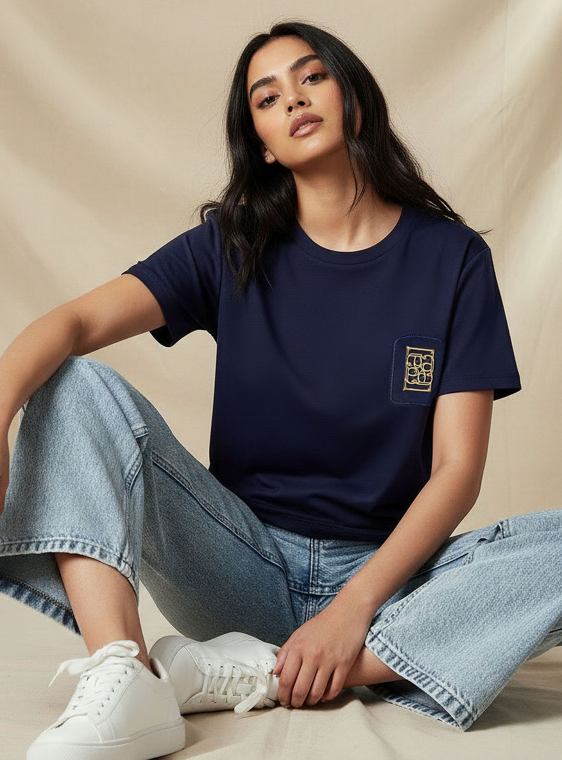 تيشيرت بقصة عادية وتفاصيل زخارف معدن-women-clothing-tshirts-image-5