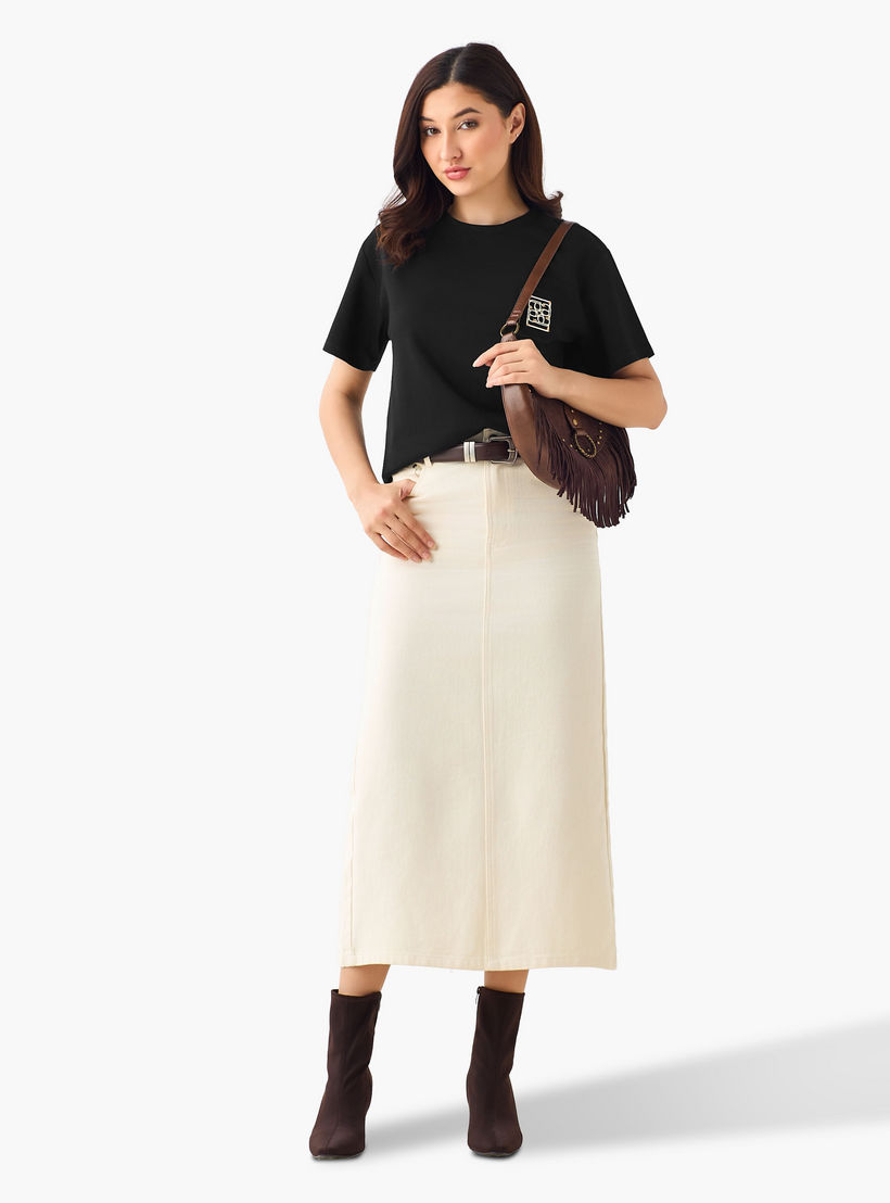 تيشيرت بقصة عادية وتفاصيل زخارف معدن-women-clothing-tshirts-image-4