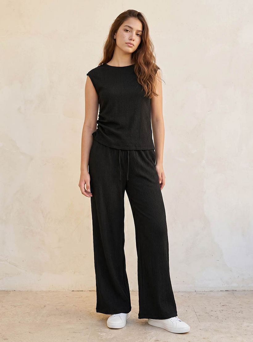 بلوزة بقصة عادية مع كشكش وملمس بارز-women-clothing-shirtsandblouses-blouses-image-2