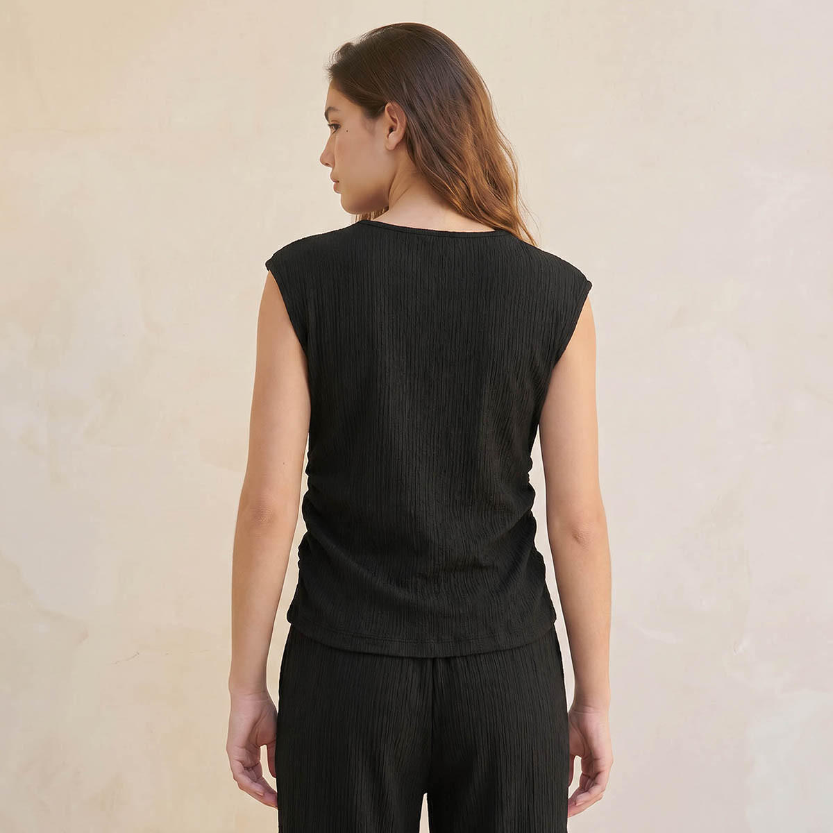 بلوزة بقصة عادية مع كشكش وملمس بارز-women-clothing-shirtsandblouses-blouses-image-1