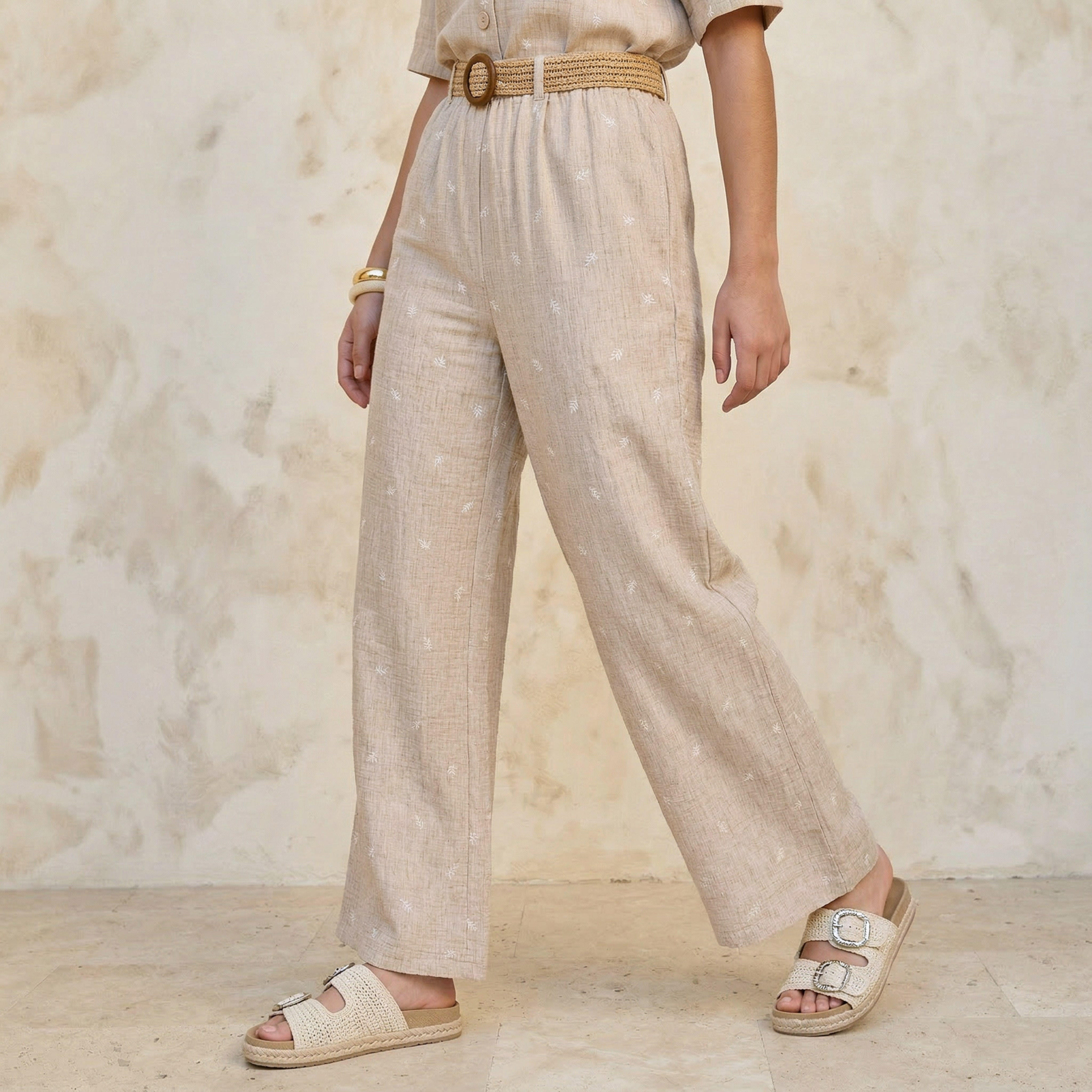 بنطلون بخصر متوسط وتطريزات أوراق شجر وحزام وساق واسعة-women-clothing-coordsets-image-1