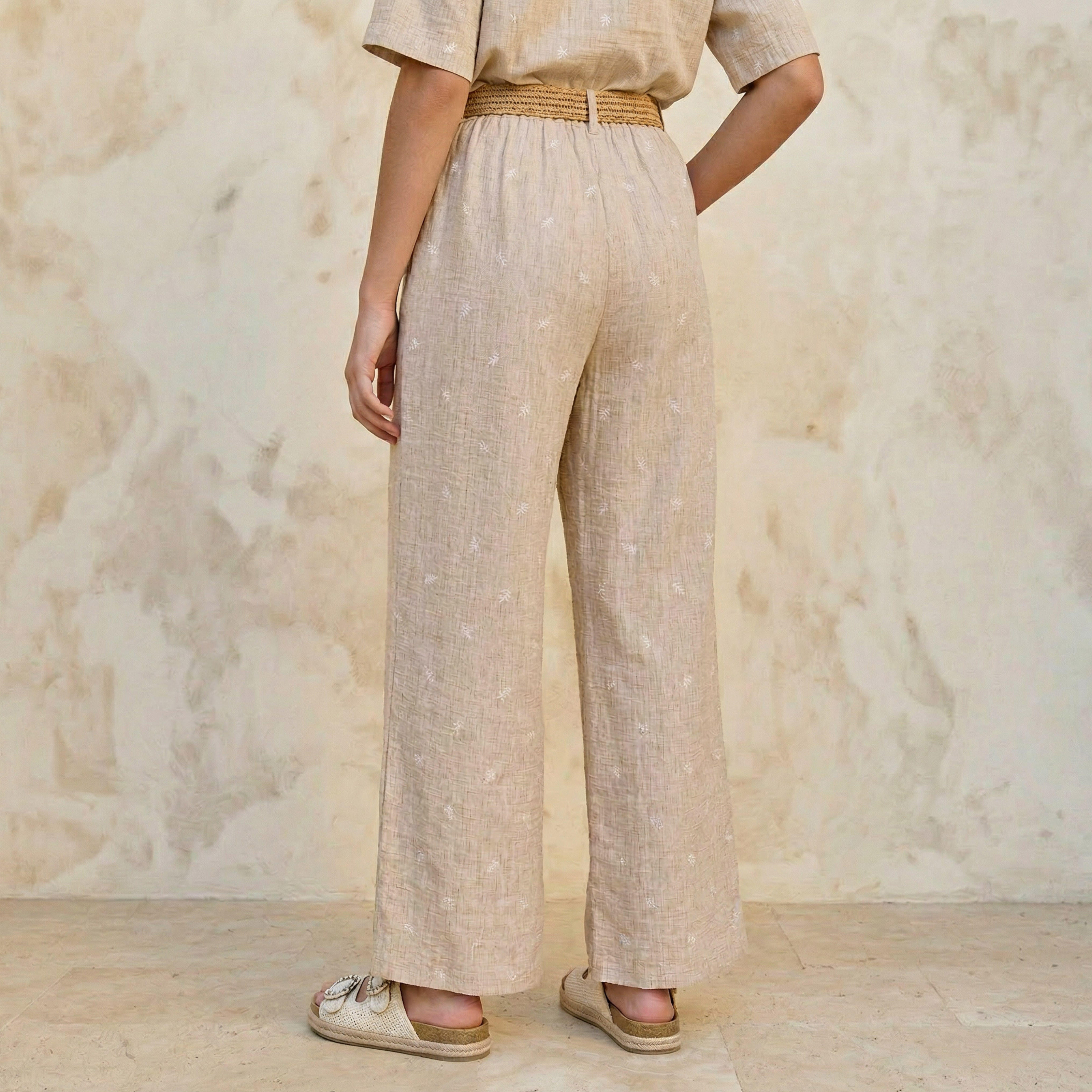 بنطلون بخصر متوسط وتطريزات أوراق شجر وحزام وساق واسعة-women-clothing-coordsets-image-4