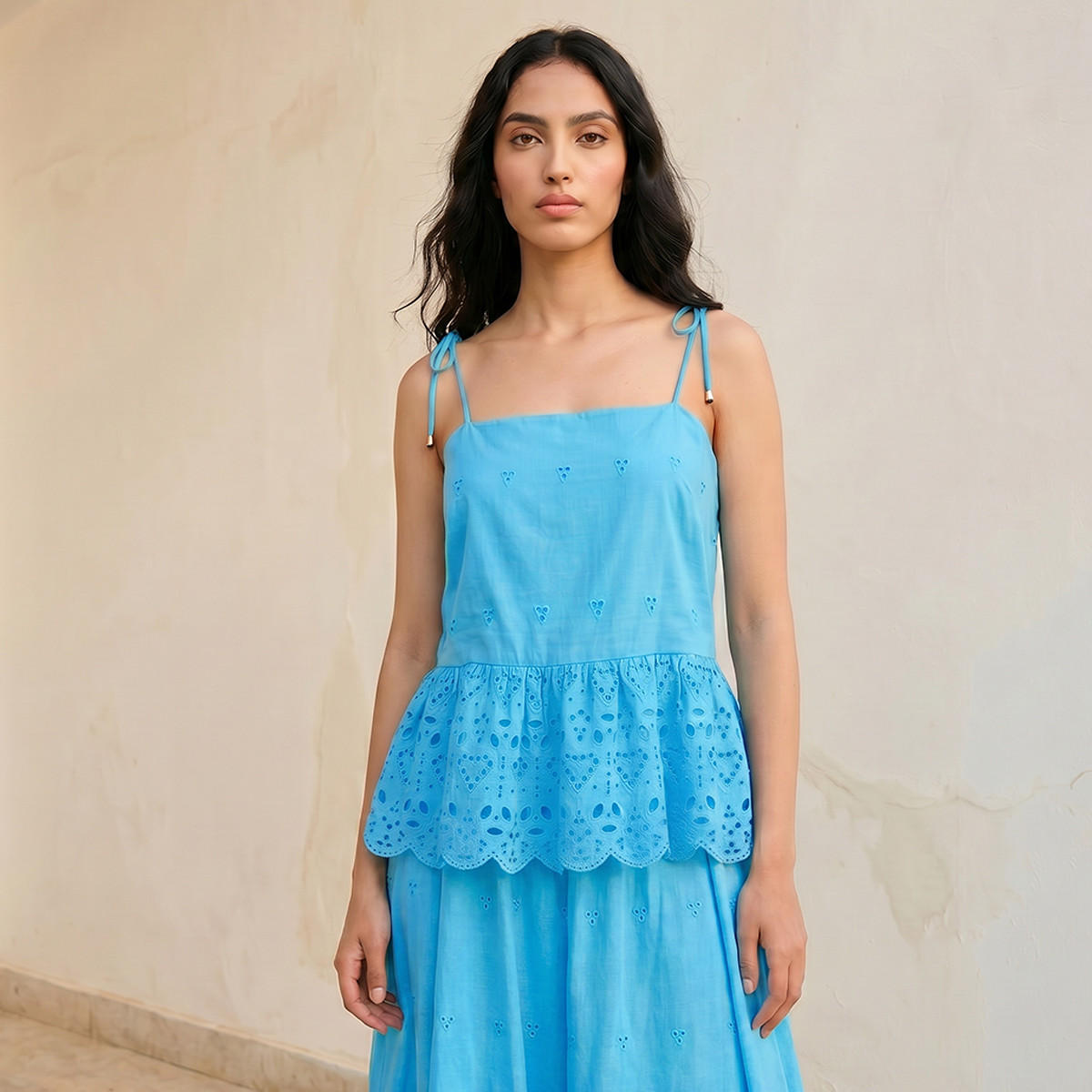 بلوزة قطن بقصة وتصميم بيبلوم مع تطريز شيفلي للشباب-women-clothing-shirtsandblouses-blouses-image-1