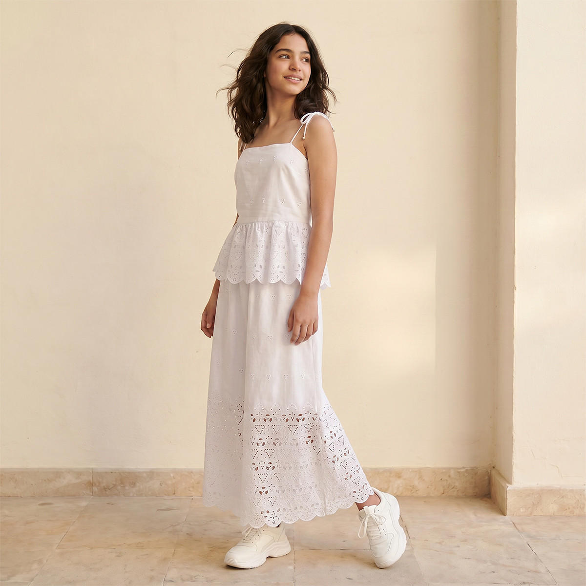 بلوزة قطن بقصة وتصميم بيبلوم مع تطريز شيفلي للشباب-women-clothing-shirtsandblouses-blouses-image-5