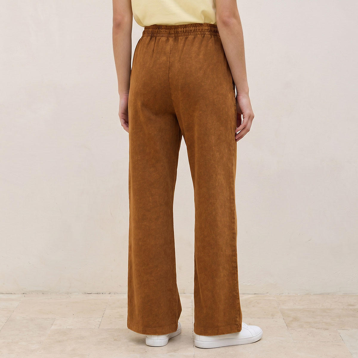 بنطلون رياضي بقصة عادية ورباط إغلاق-women-clothing-bottoms-joggers-image-4