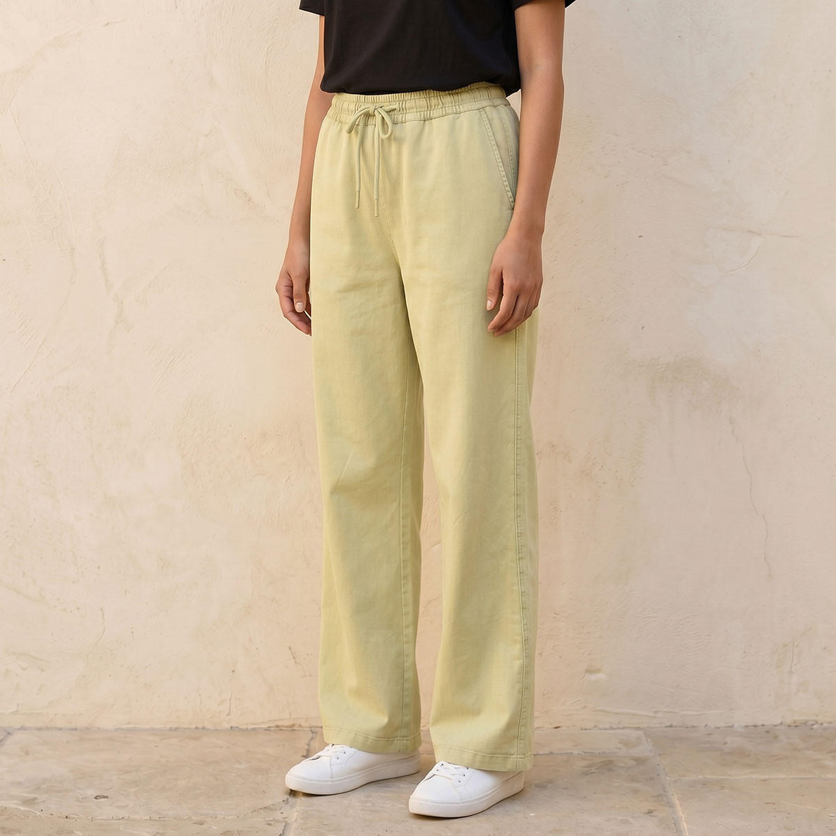 بنطلون رياضي بقصة عادية ورباط إغلاق-women-clothing-bottoms-joggers-image-1