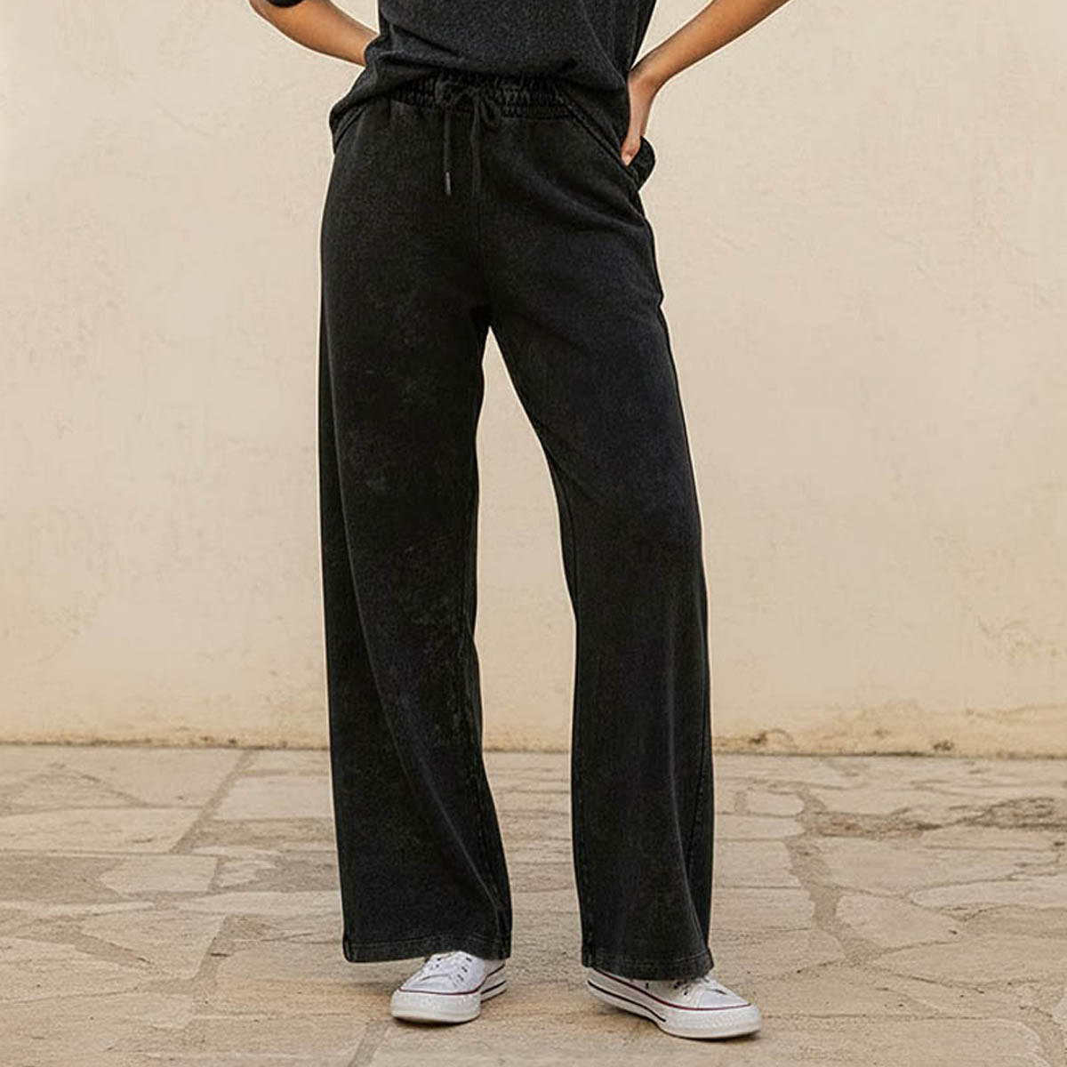 بنطلون رياضي بقصة عادية ورباط إغلاق-women-clothing-bottoms-joggers-image-1