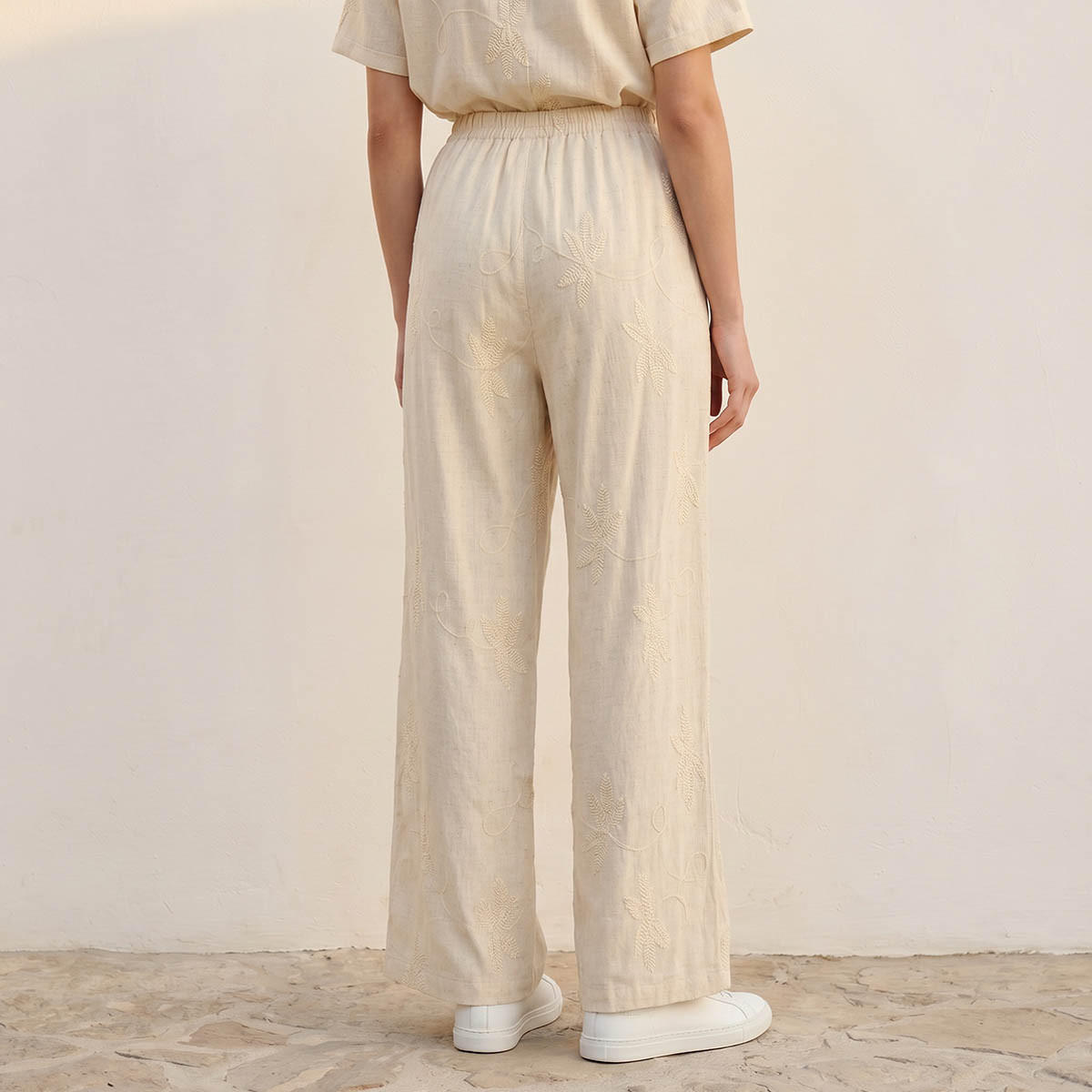 بنطلون مطرز واسع الساقين بخصر متوسط الارتفاع يوث من سبلاش-women-clothing-trousers-image-4