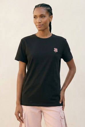 تيشيرت بزينة بروش من سبلاش يوث-women-clothing-tshirts-image-1