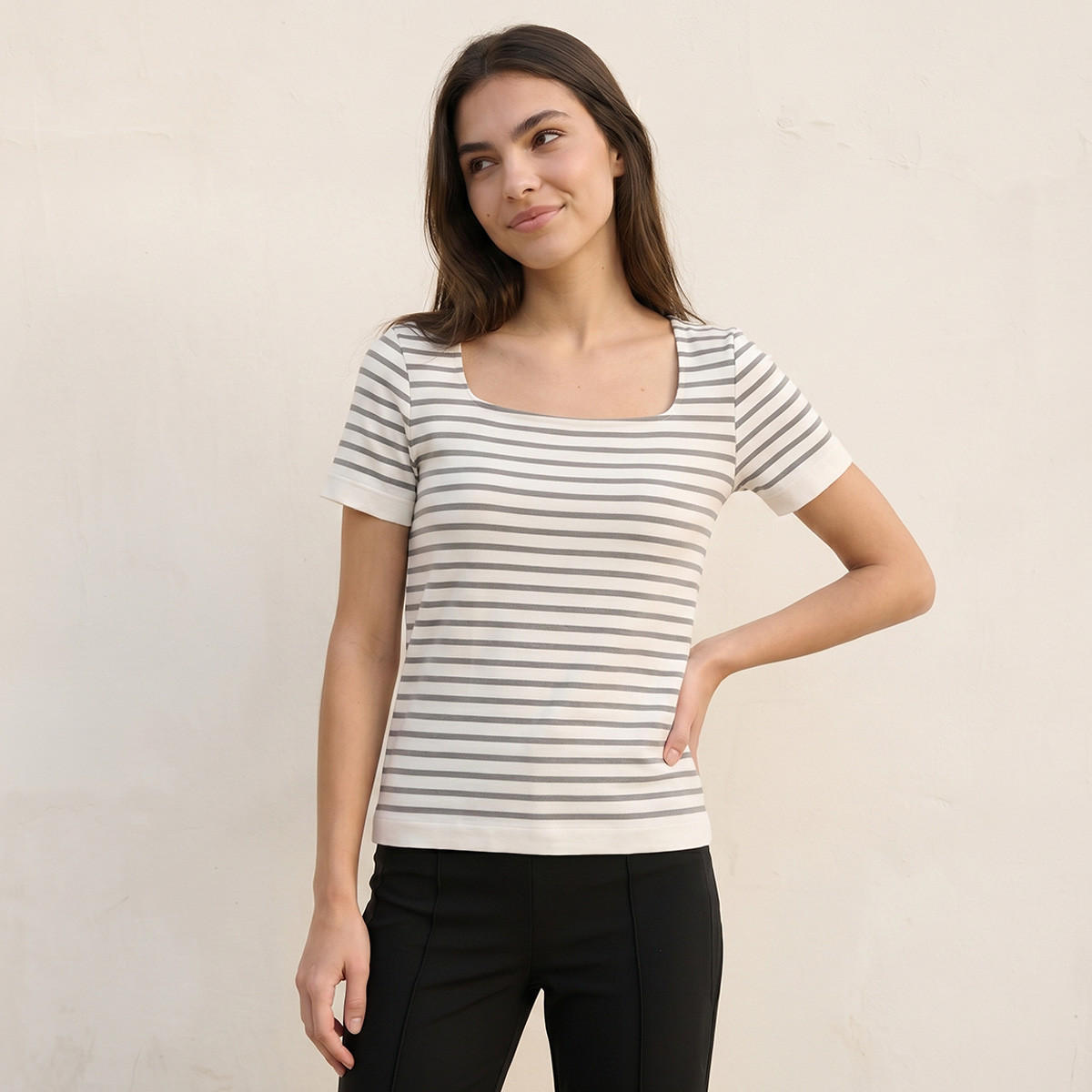 تيشيرت مقلم بقصة ضيقة وياقة مريعة بدون درزات من سبلاش يوث-women-clothing-tshirts-image-1