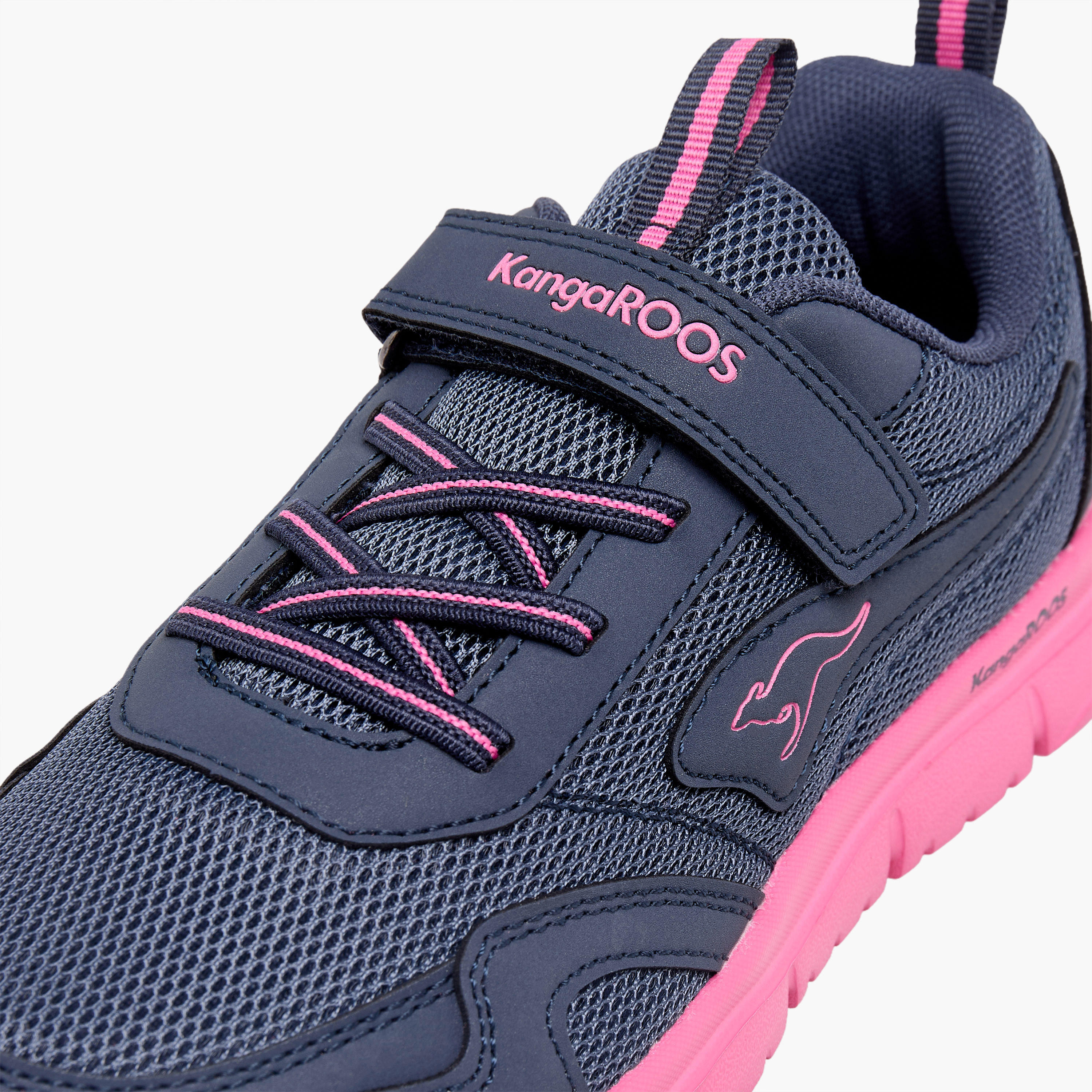حذاء رياضي بشريط إغلاق لاصق من كانغاروز-girls-shoes-sneakers-image-4