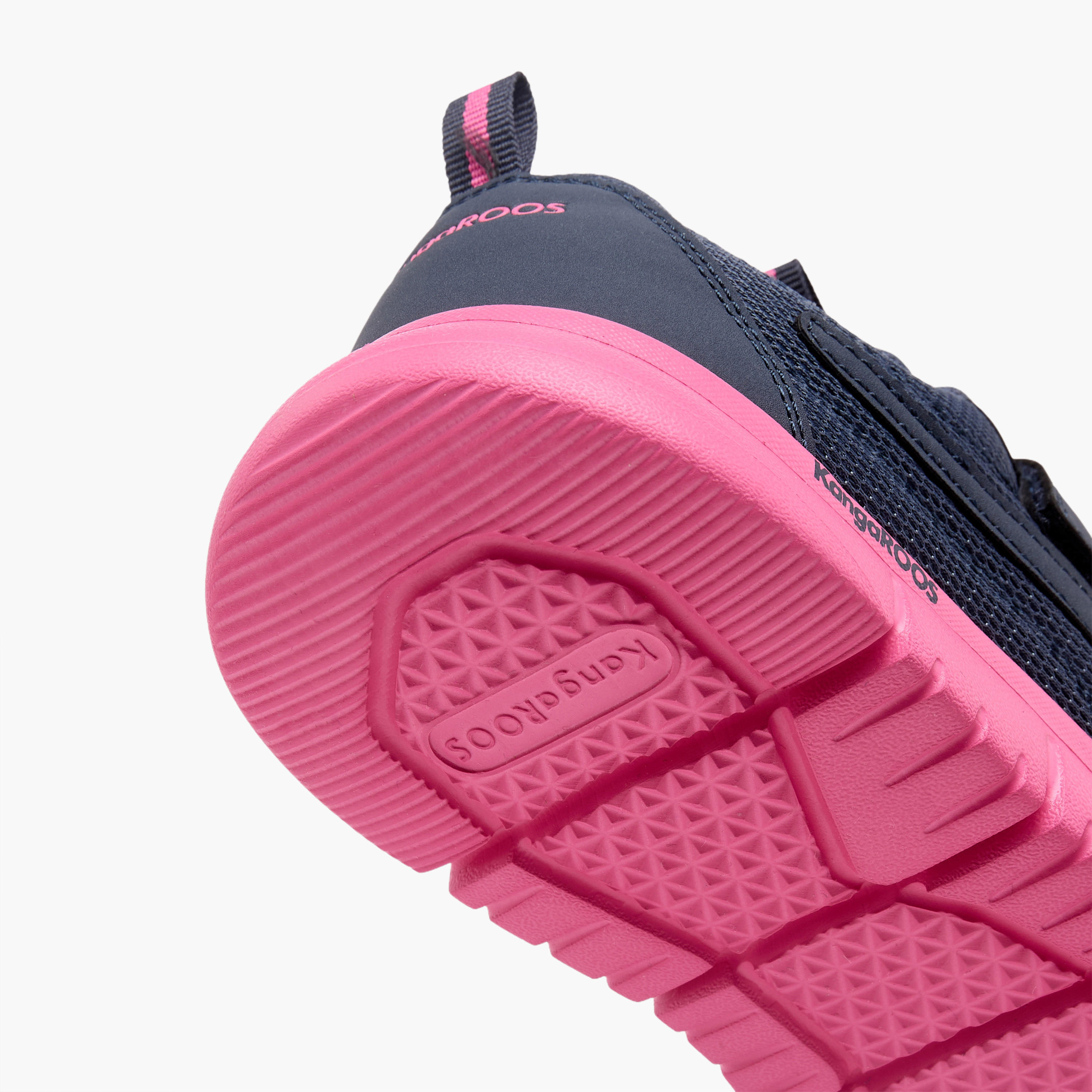 حذاء رياضي بشريط إغلاق لاصق من كانغاروز-girls-shoes-sneakers-image-5