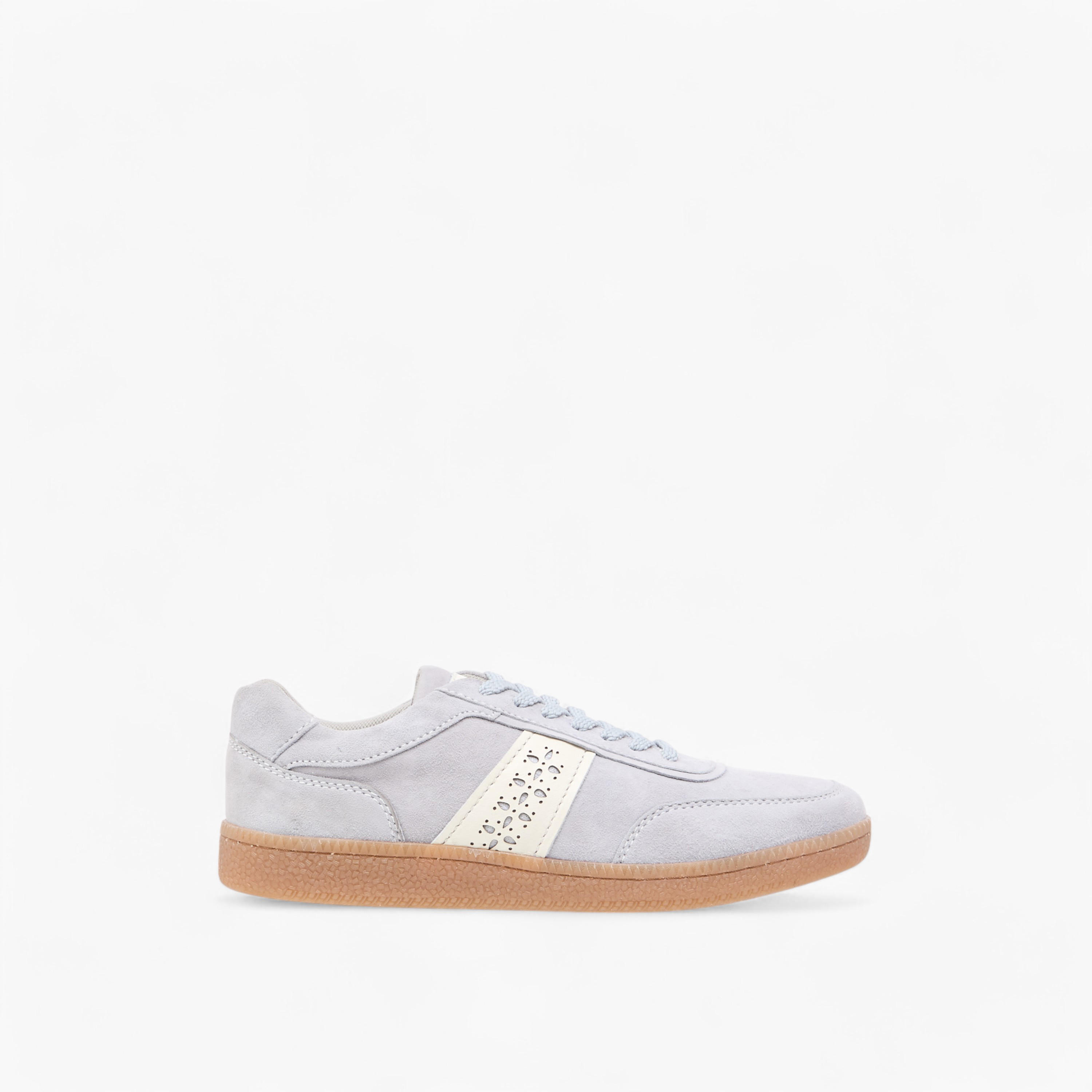 حذاء سنيكرز برباط إغلاق وتفاصيل مفرّغة للنساء من سيليست-women-shoes-sneakers-image-13