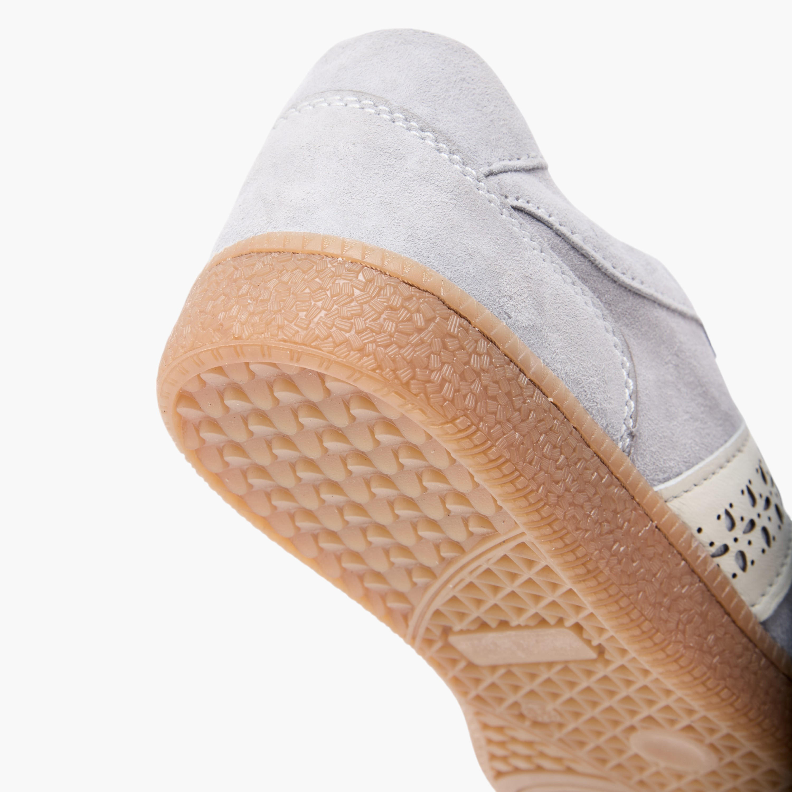 حذاء سنيكرز برباط إغلاق وتفاصيل مفرّغة للنساء من سيليست-women-shoes-sneakers-image-15