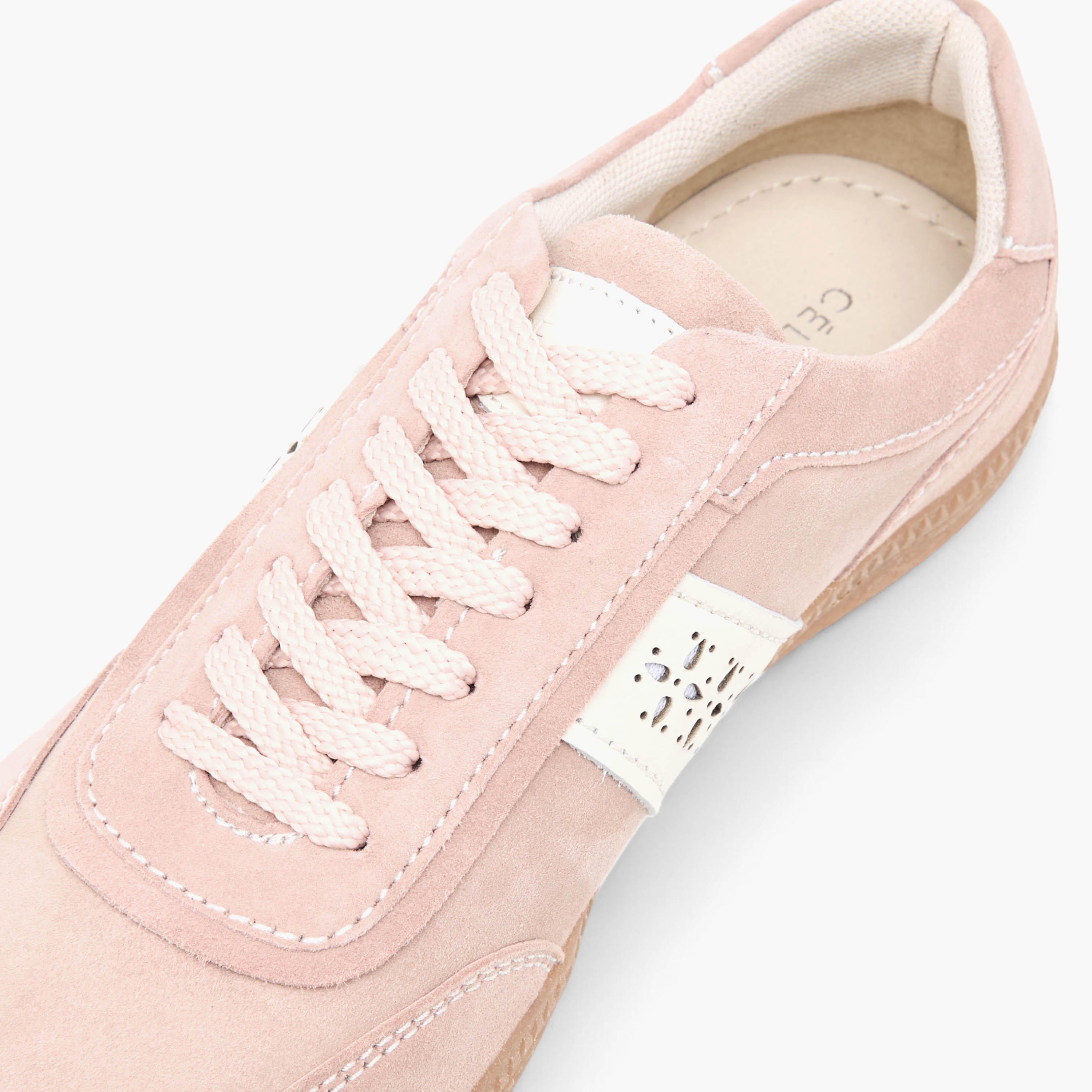 حذاء سنيكرز برباط إغلاق وتفاصيل مفرّغة للنساء من سيليست-women-shoes-sneakers-image-9