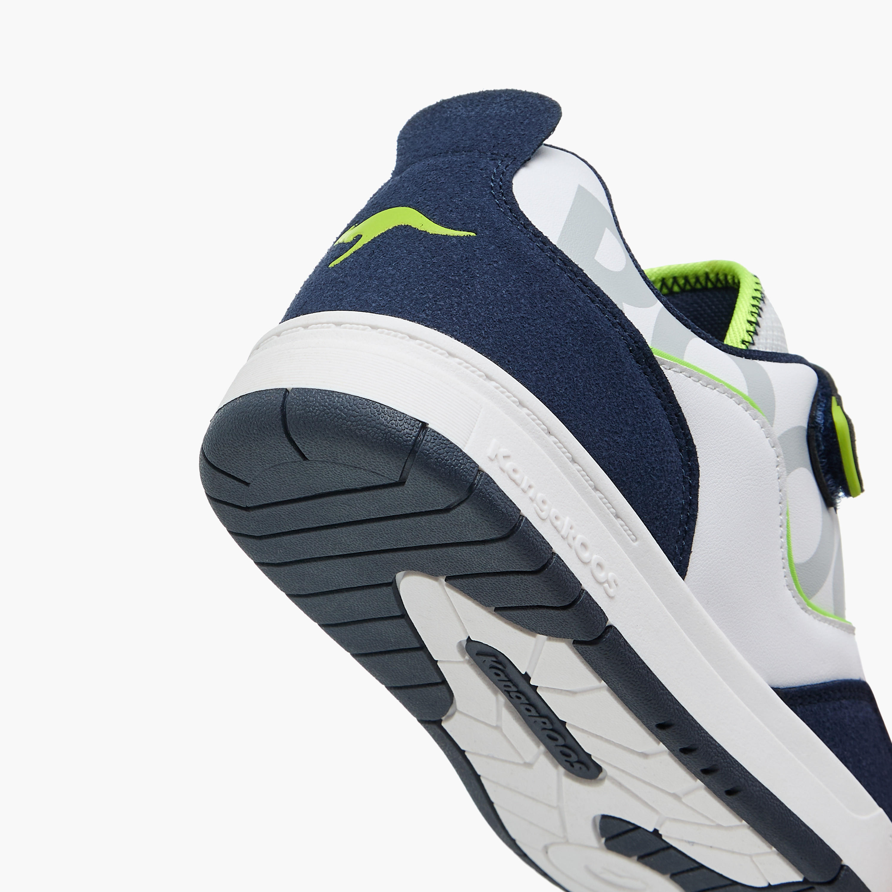 حذاء سنيكرز بشريط إغلاق لاصق وطبعات شعار للنساء من كانجاروس-women-shoes-sneakers-image-5