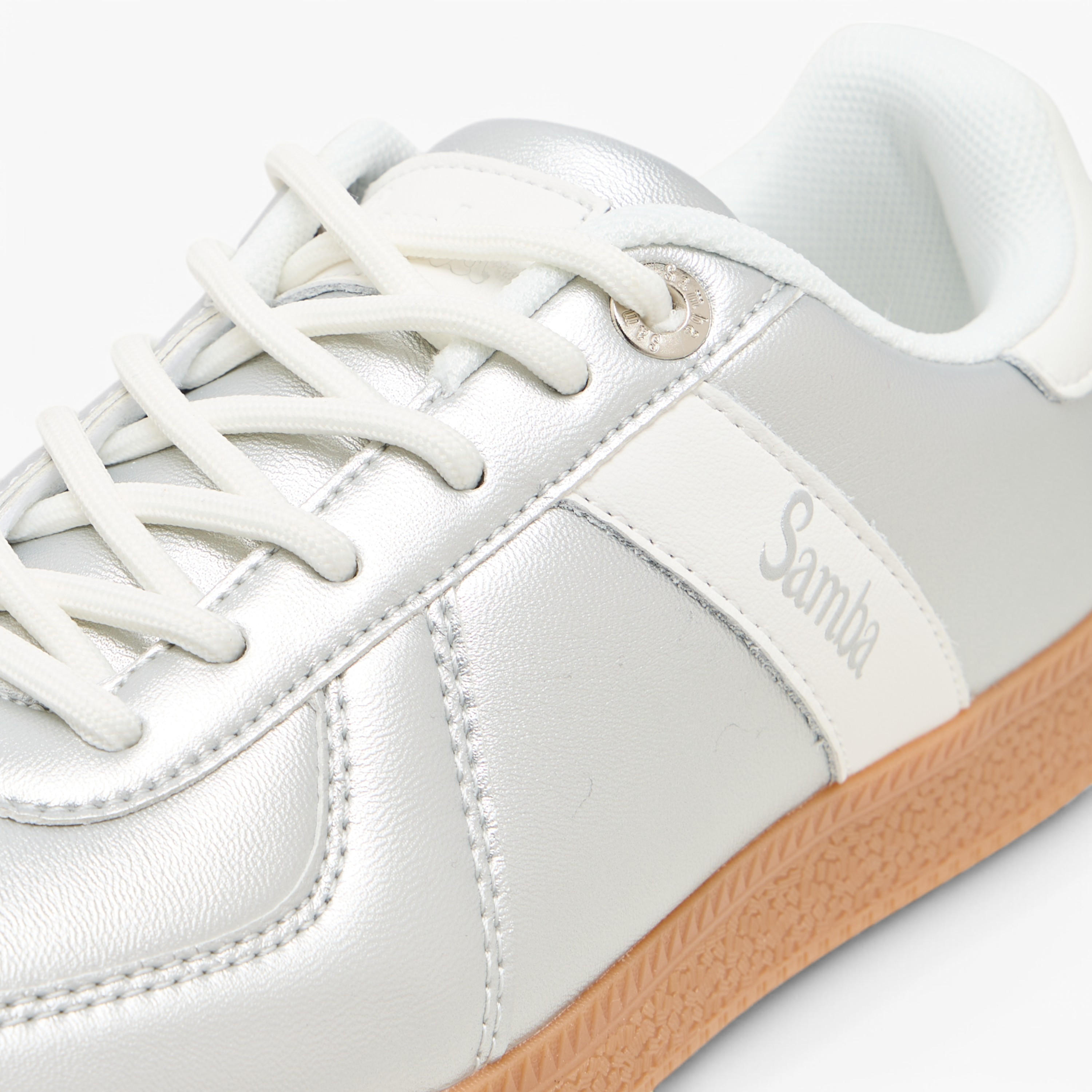 حذاء سنيكرز بألواح ورباط للنساء من سامبا-women-shoes-sneakers-image-4