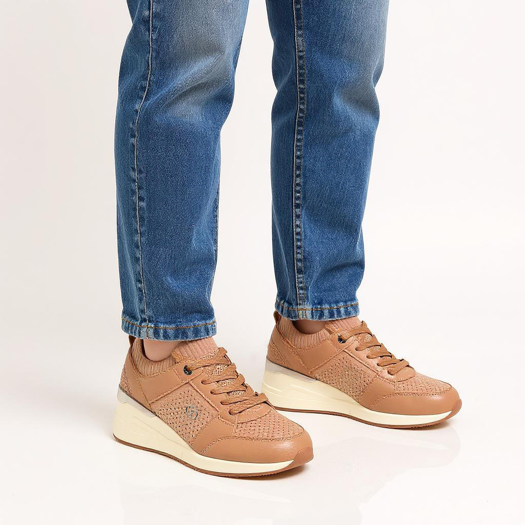 حذاء سنيكرز بارز الملمس برباط إغلاق وكعب عريض للنساء من سيليست-women-shoes-sneakers-image-2