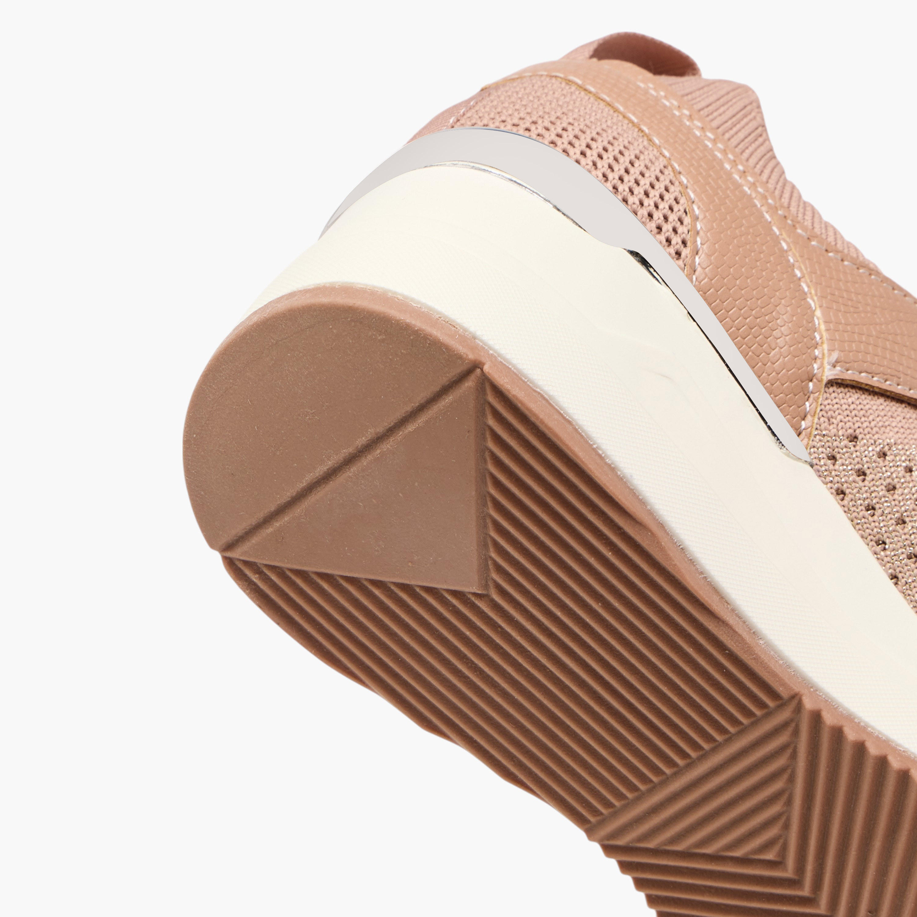 حذاء سنيكرز بارز الملمس برباط إغلاق وكعب عريض للنساء من سيليست-women-shoes-sneakers-image-6