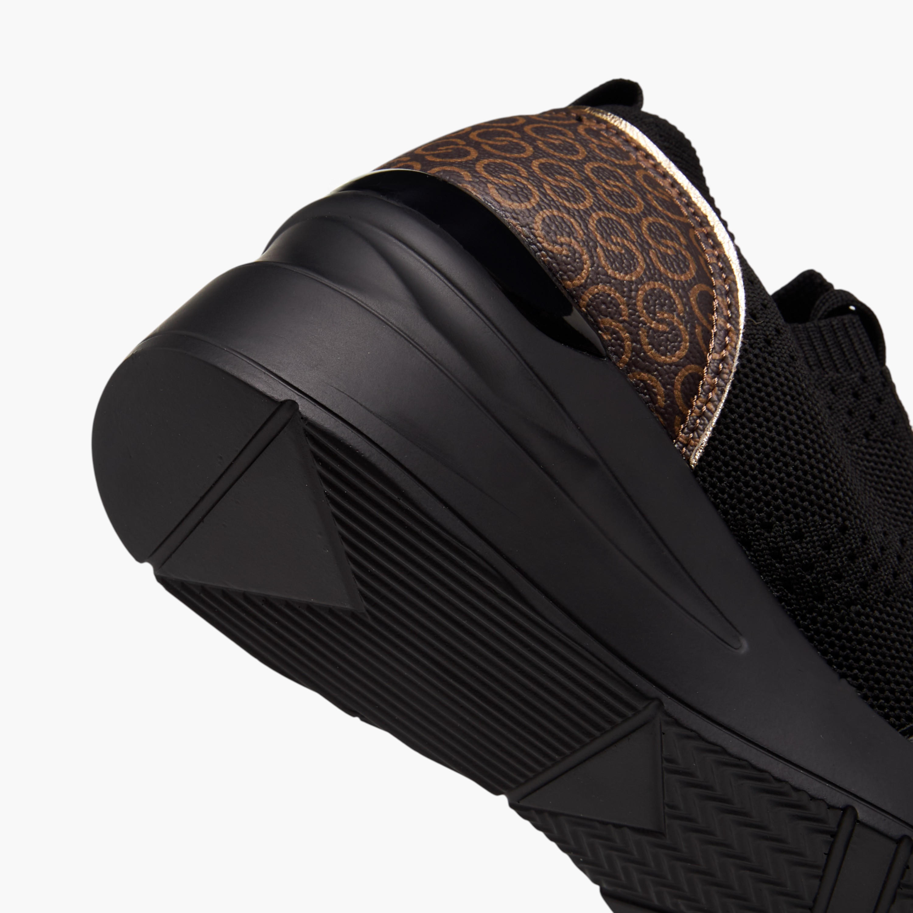 حذاء سنيكرز برباط إغلاق وطبعات مونوجرام وكعب ويدج للنساء من سيليست-women-shoes-sneakers-image-10