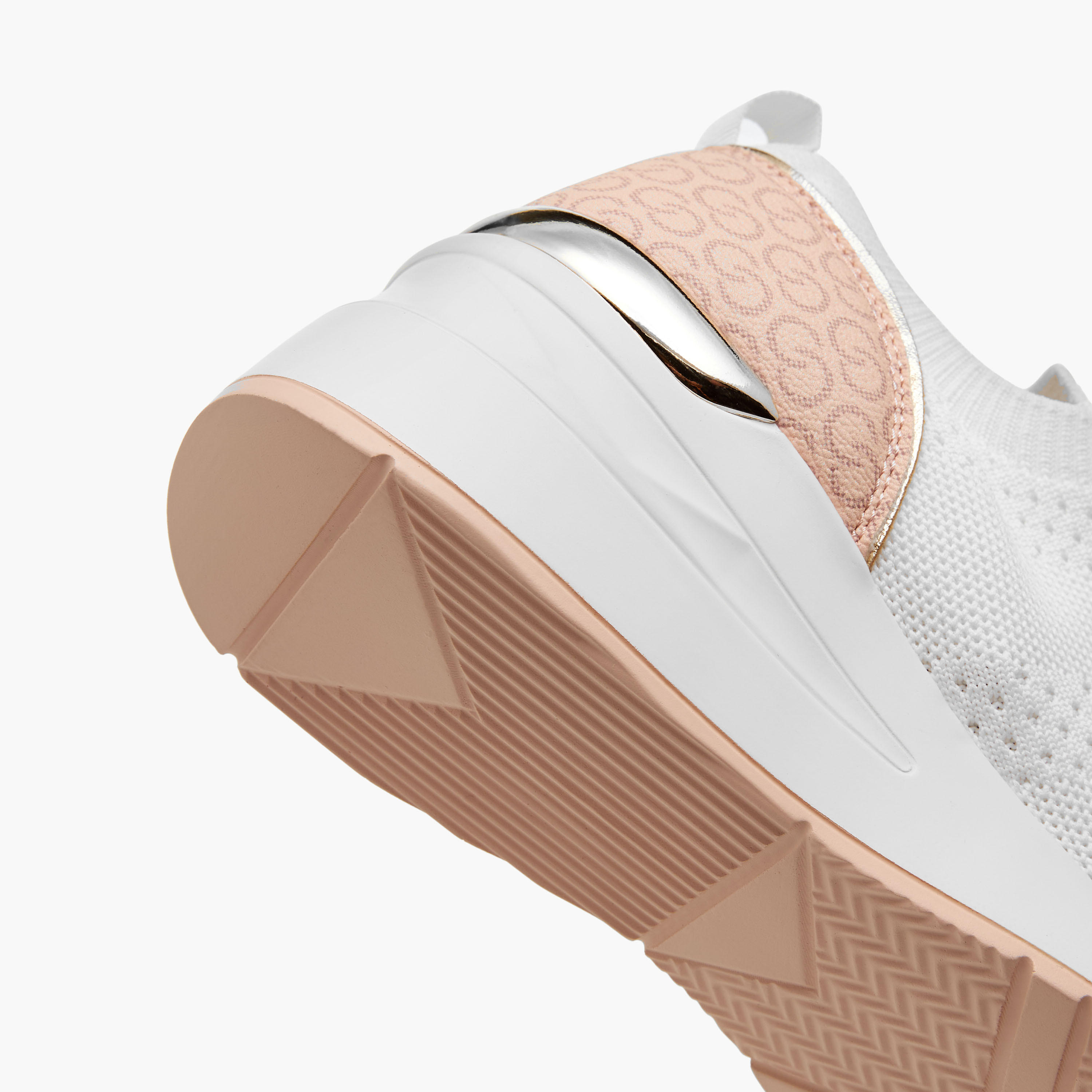 حذاء سنيكرز برباط إغلاق وطبعات مونوجرام وكعب ويدج للنساء من سيليست-women-shoes-sneakers-image-5