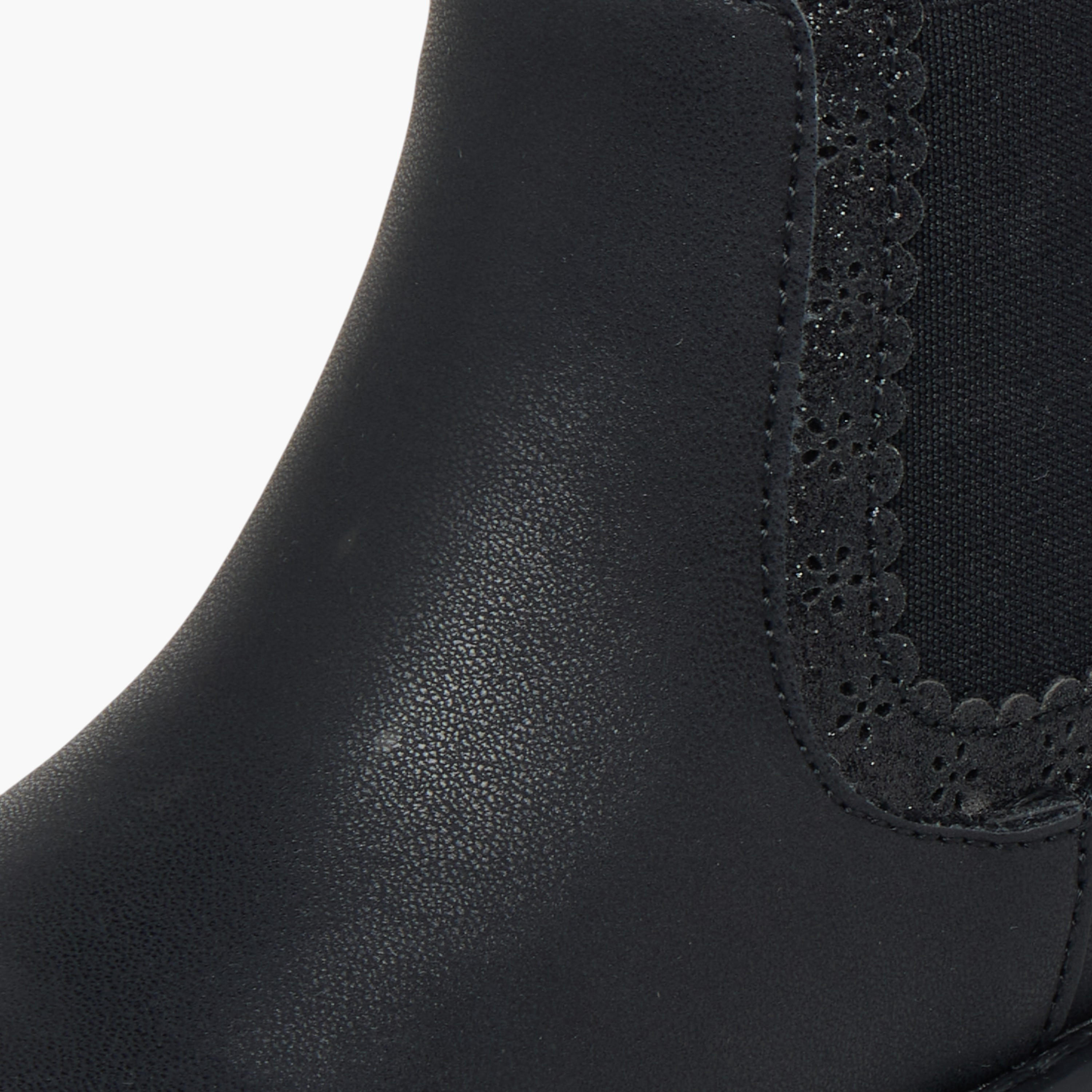 بوت بطول الكاحل بتفاصيل مقطوعة وسحاب إغلاق من جونيورز-girls-shoes-boots-image-3