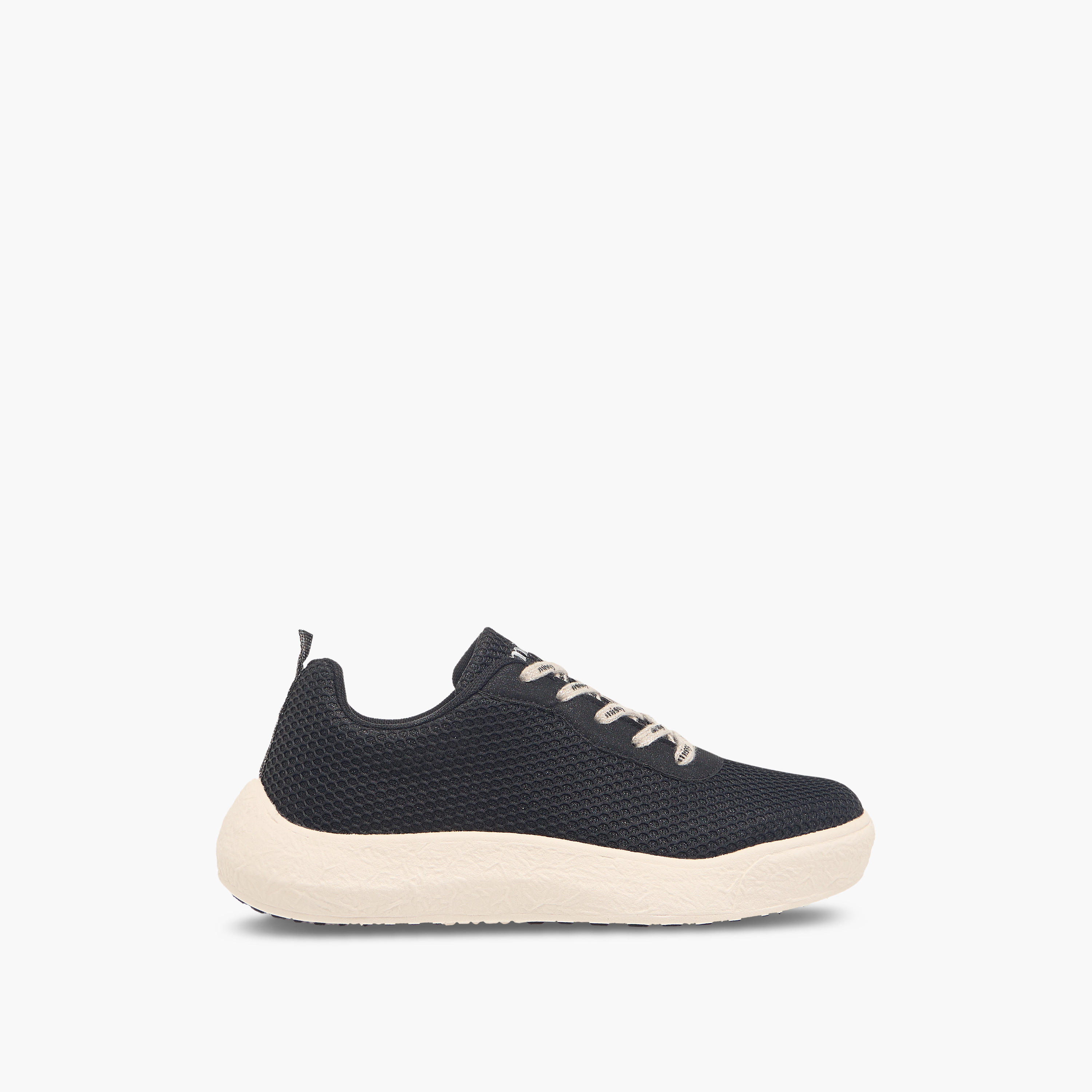 حذاء سنيكرز بارز الملمس بطبعات ورباط إغلاق من ميسي-women-shoes-sneakers-image-3