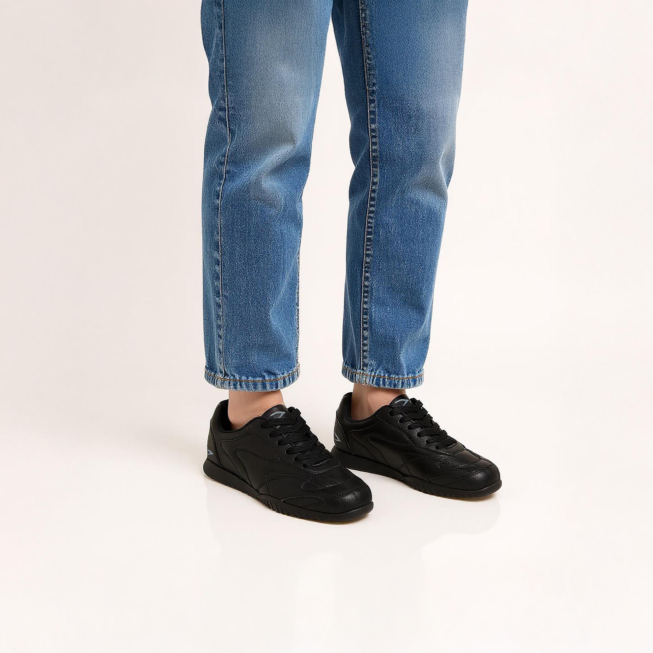Dash Logo Detail Sports Shoes with Lace-Up Closure-women-shoes-sports-image-2