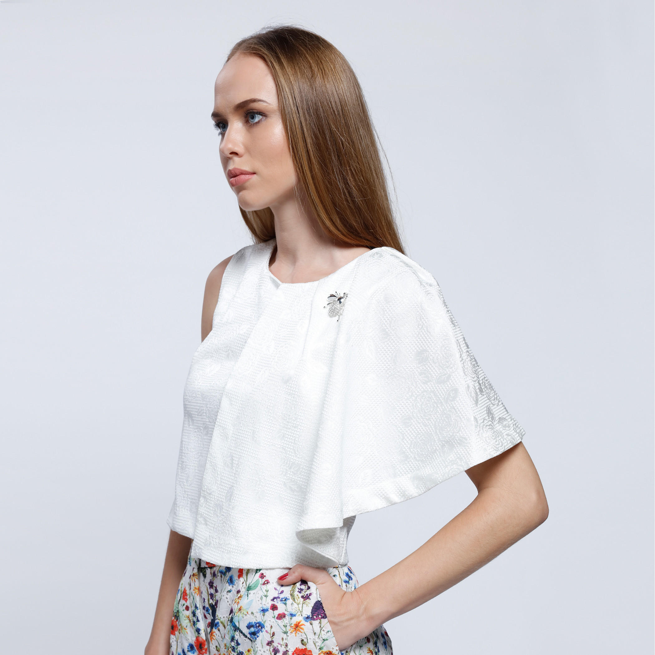 Elle Embellished Crop Top with Round Neck-women-clothing-shirtsandblouses-blouses-image-3