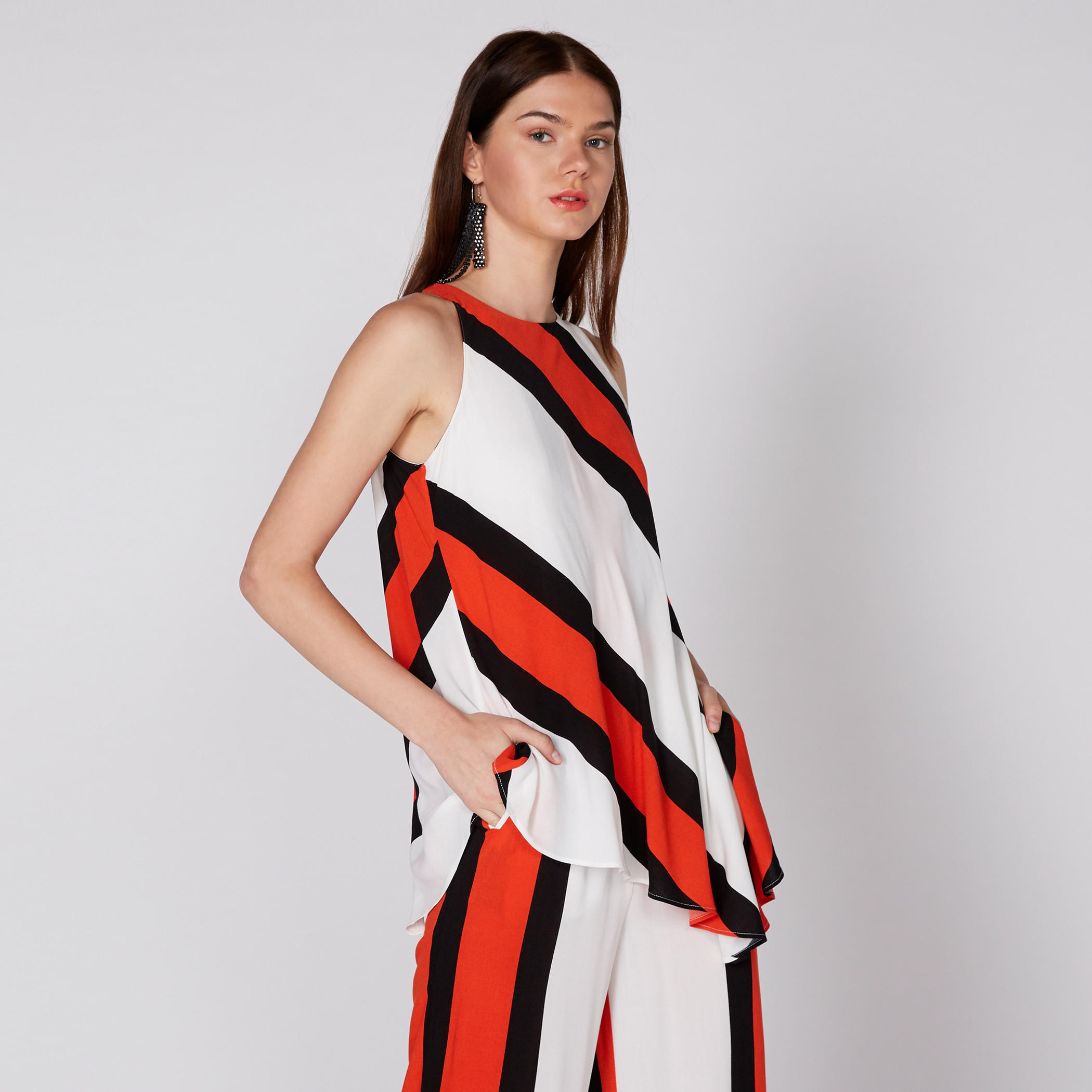 أفرول دون أكمام بطبعات ومشبك إغلاق من إيل-women-clothing-jumpsuits-image-4