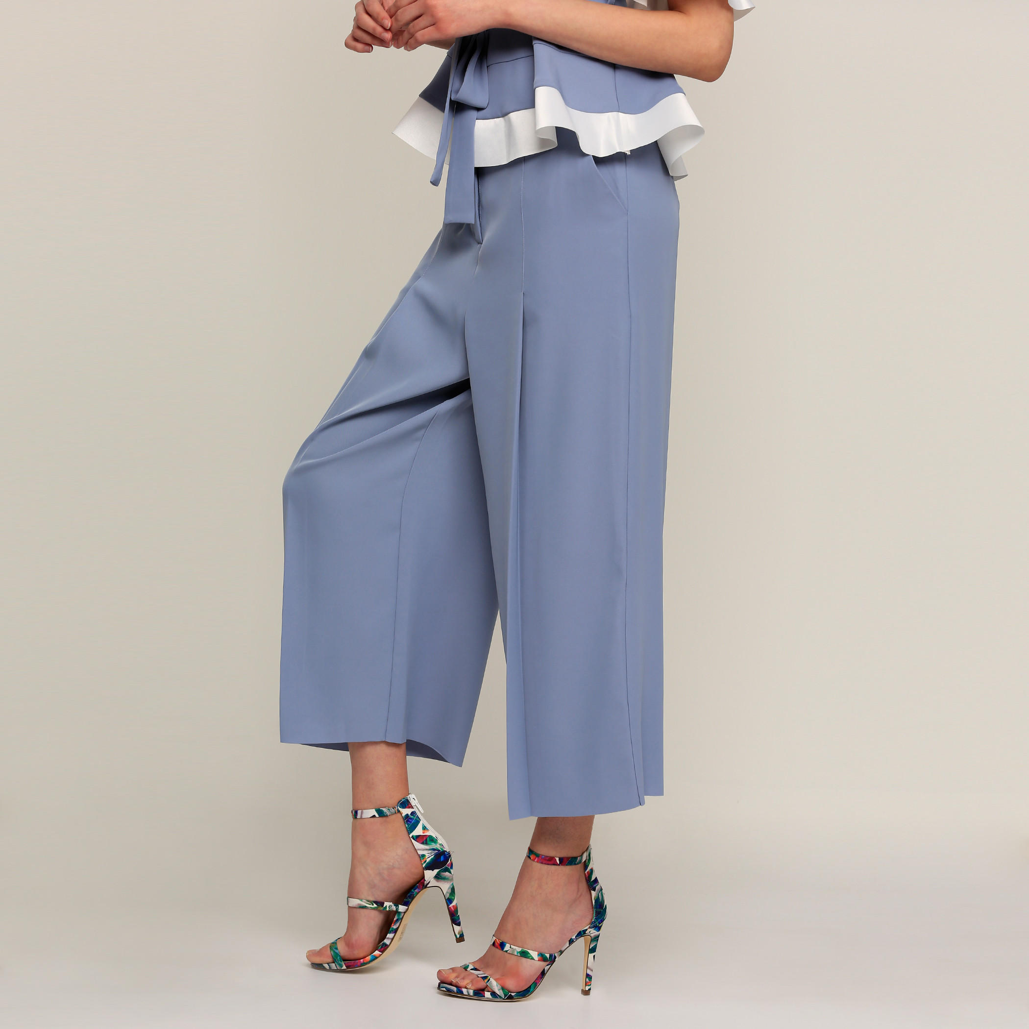 بنطال قصير بخصر مطّاطي وجيوب من إيل-women-clothing-bottoms-trousers-image-3