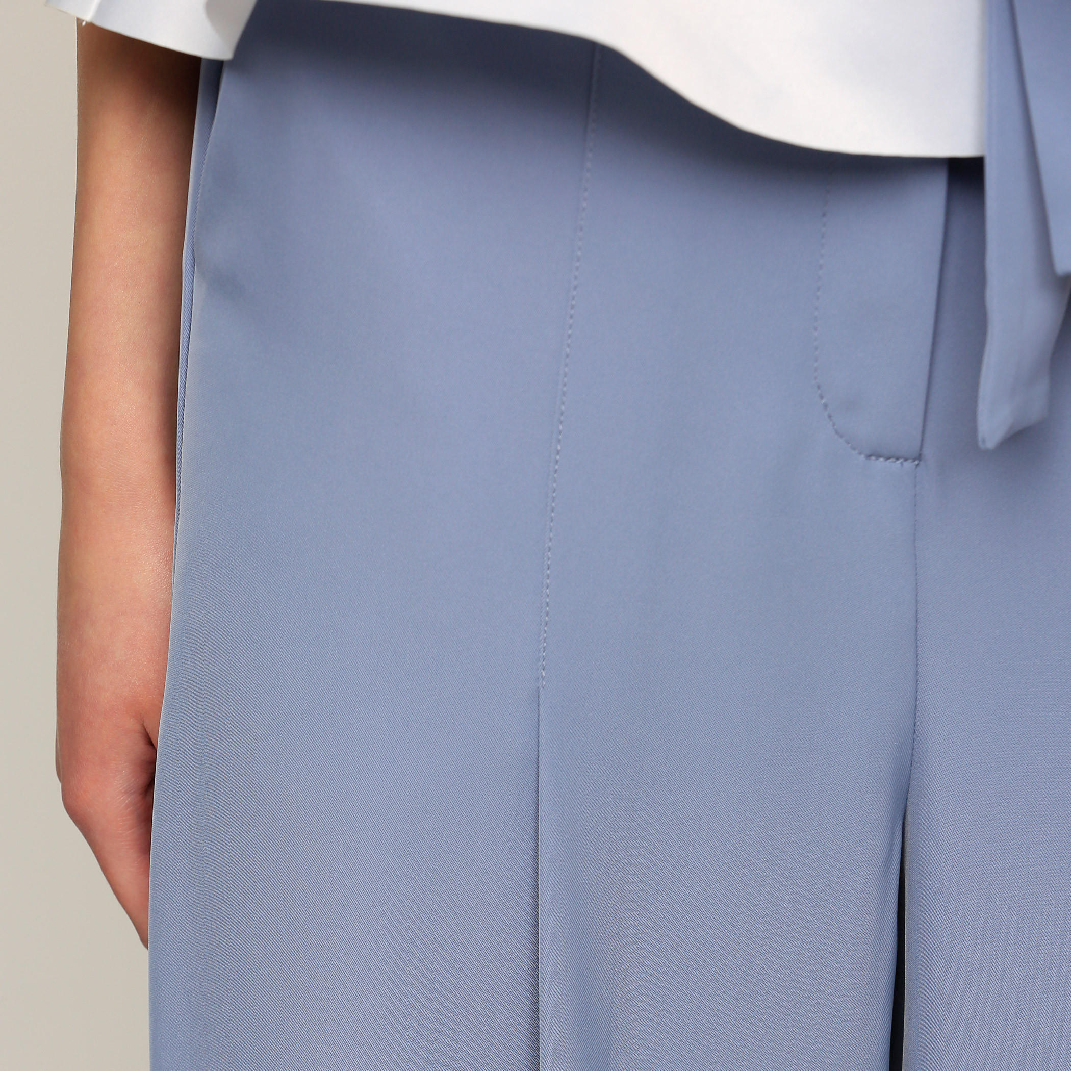 بنطال قصير بخصر مطّاطي وجيوب من إيل-women-clothing-bottoms-trousers-image-4