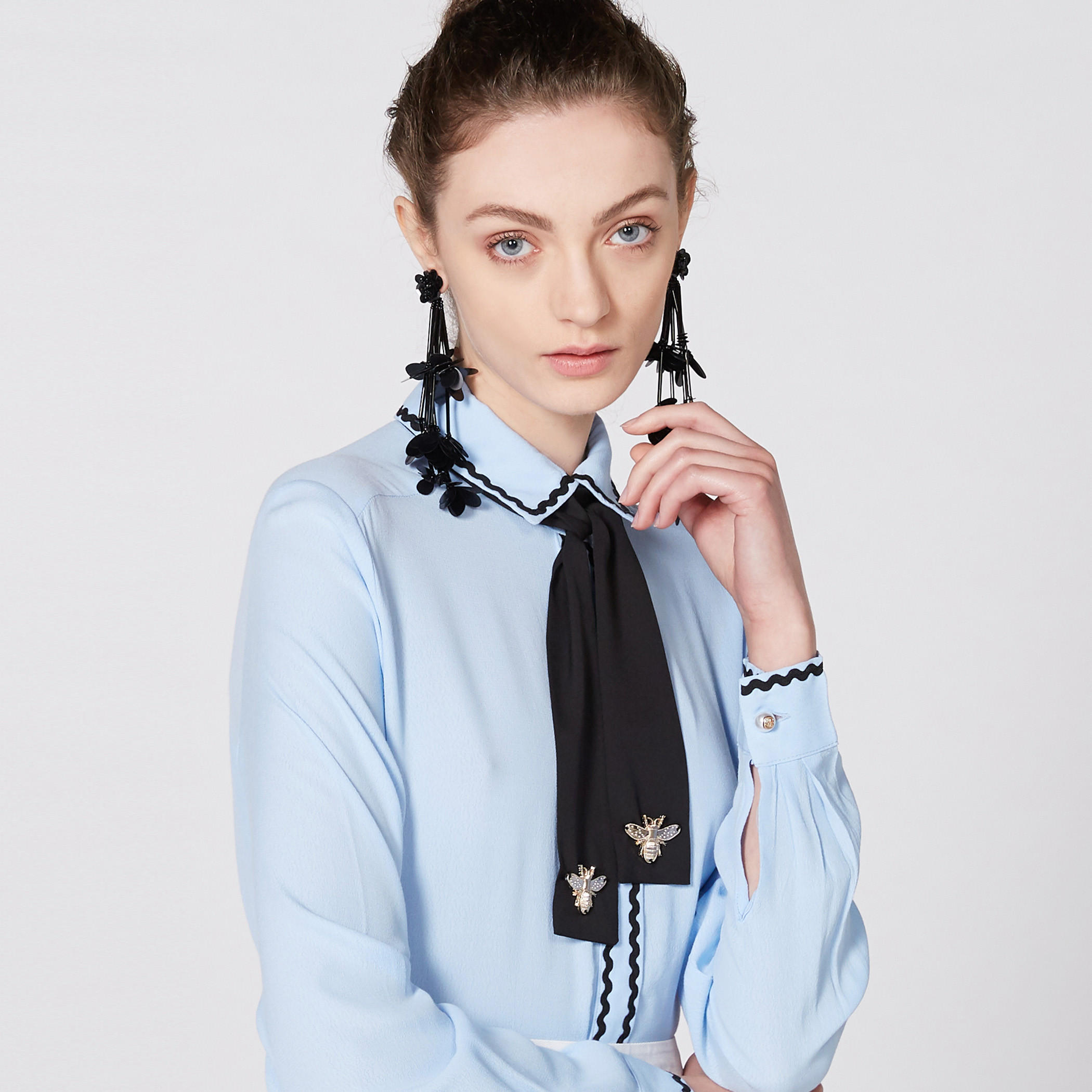 بلوزة مزيّنة بفيونكة مع أكمام طويلة من إيل-women-clothing-shirtsandblouses-blouses-image-1