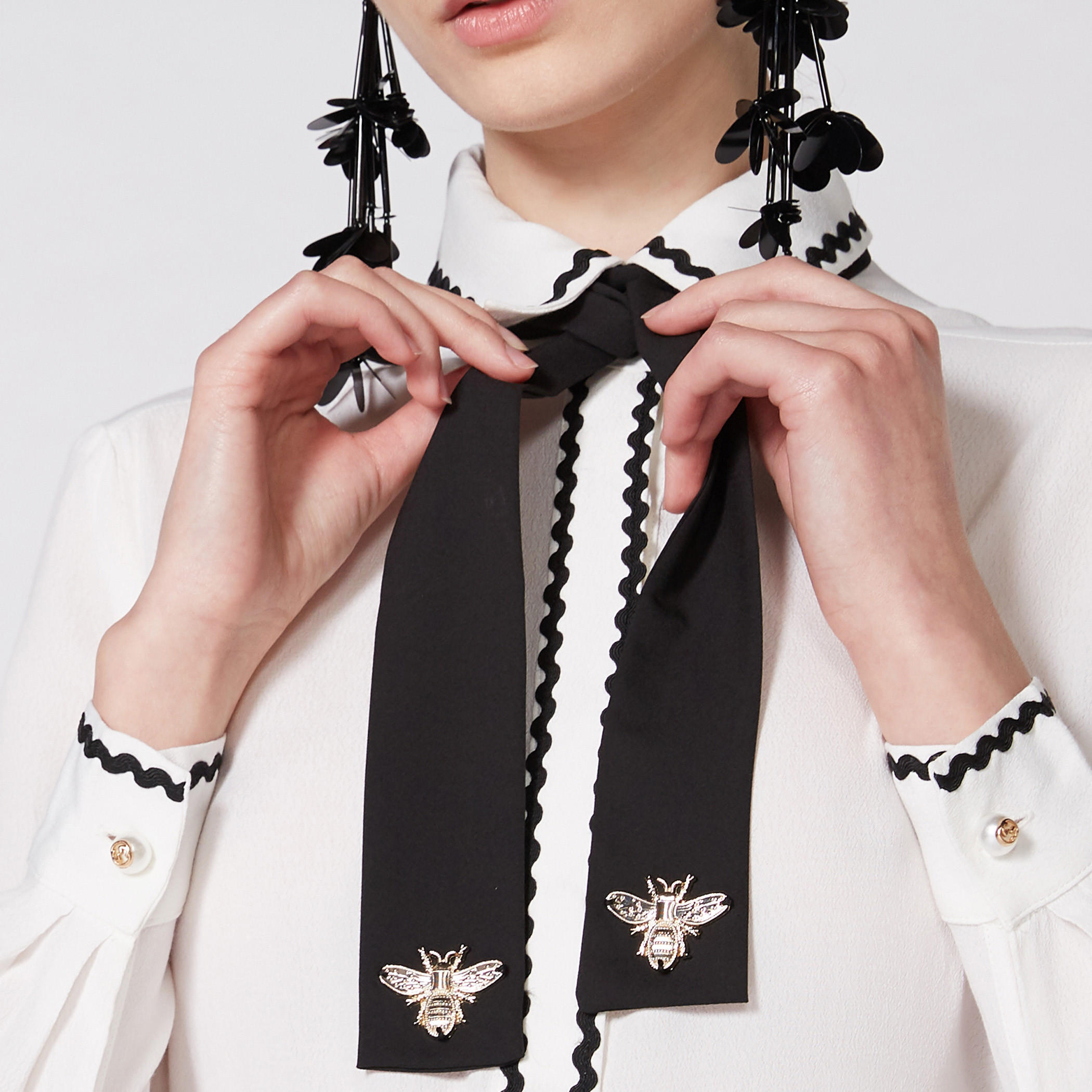 بلوزة مزيّنة بفيونكة مع أكمام طويلة من إيل-women-clothing-shirtsandblouses-blouses-image-2