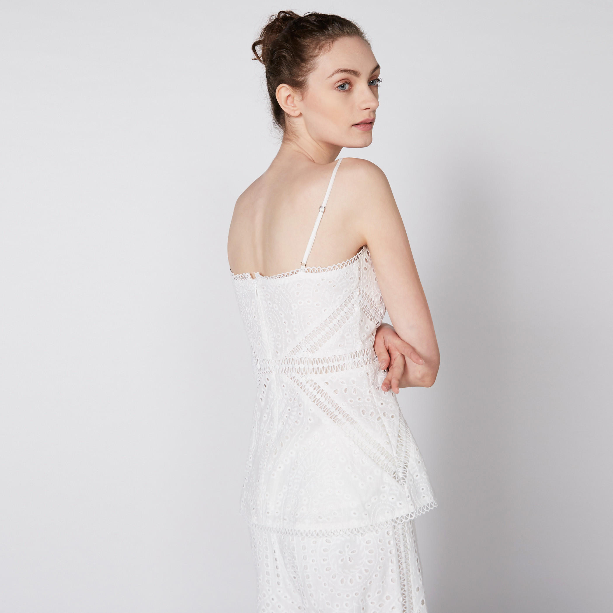 بلوزة بحمّالات رفيعة مزيّنة بتفاصيل دانتيل-women-clothing-shirtsandblouses-blouses-image-2