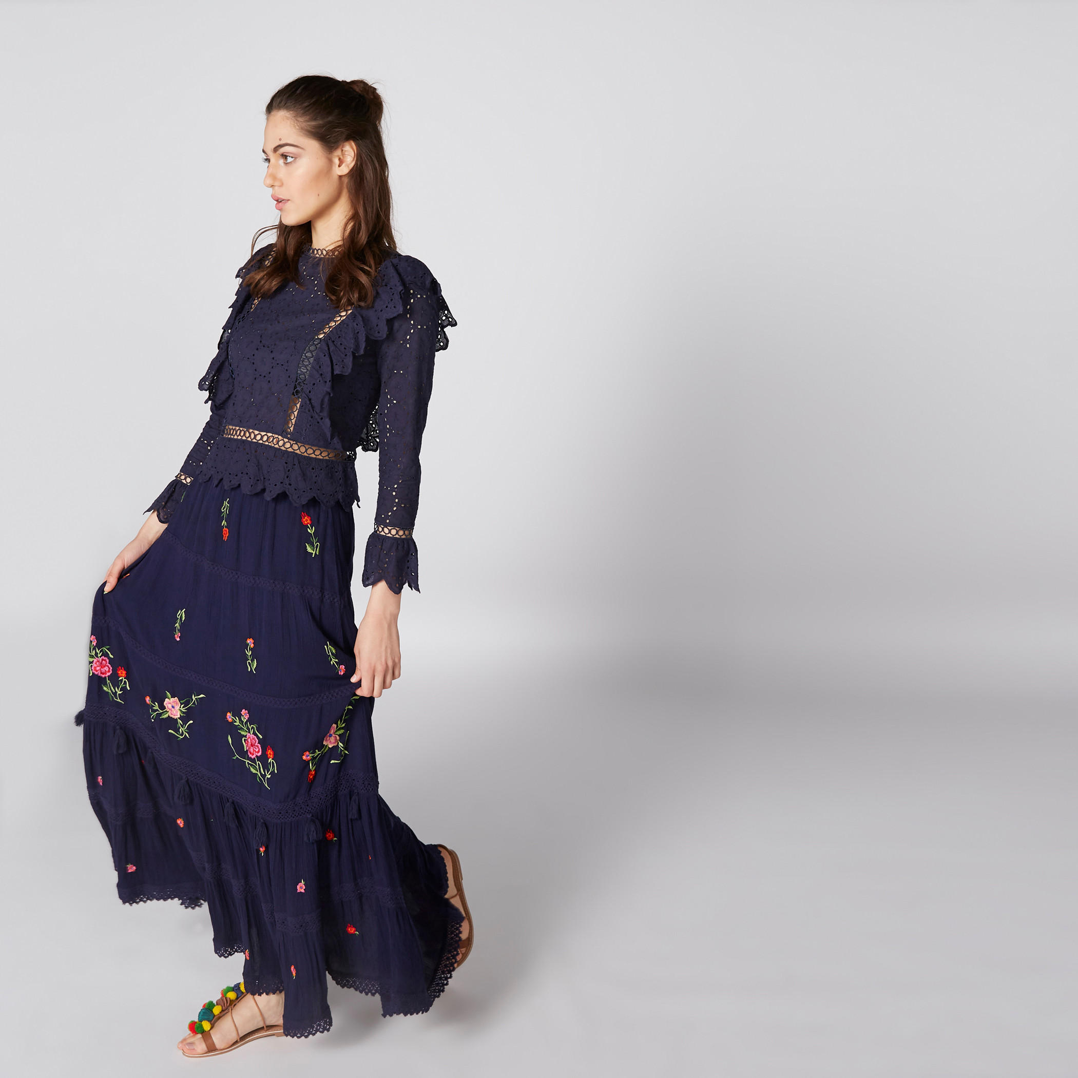 بلوزة بياقة مستديرة وأكمام طويلة وتفاصيل شيفلي من إيل-women-clothing-shirtsandblouses-blouses-image-2