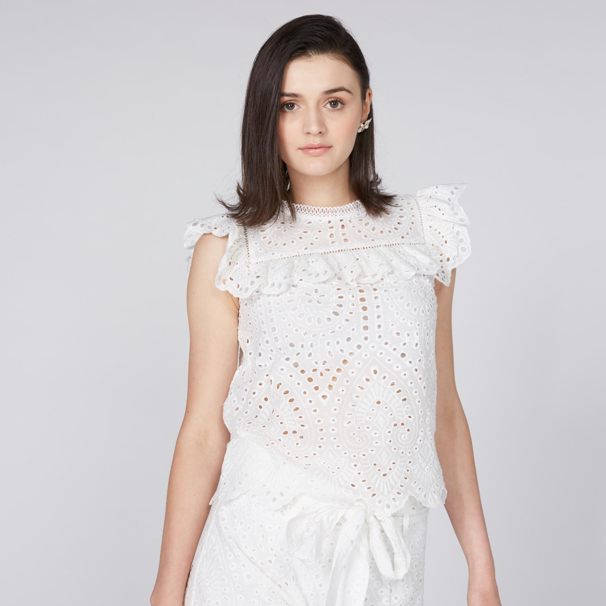 بلوزة بتفاصيل شيفلي وأكمام كاب-women-clothing-shirtsandblouses-blouses-image-2