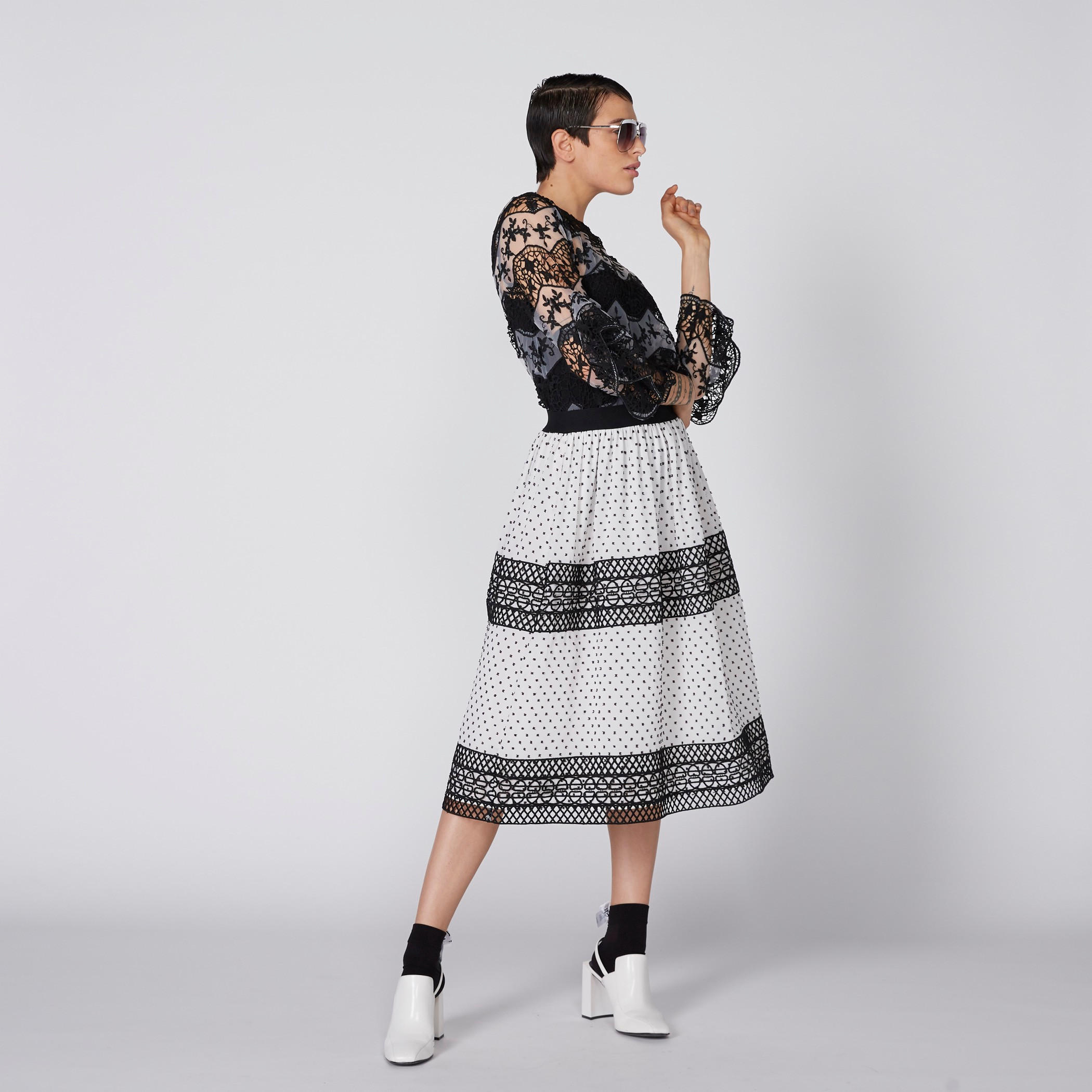 بلوزة مطرّزة بأكمام كشكش من إيل-women-clothing-shirtsandblouses-blouses-image-2
