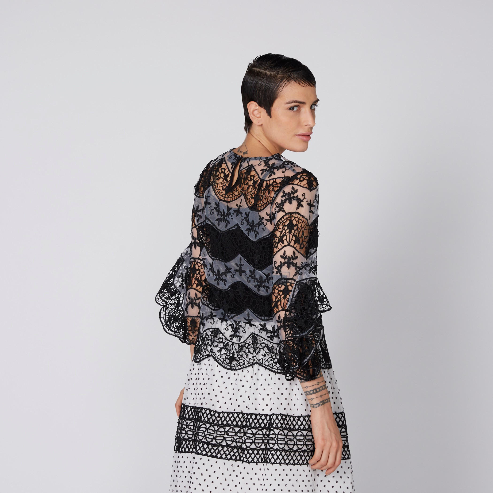 بلوزة مطرّزة بأكمام كشكش من إيل-women-clothing-shirtsandblouses-blouses-image-3