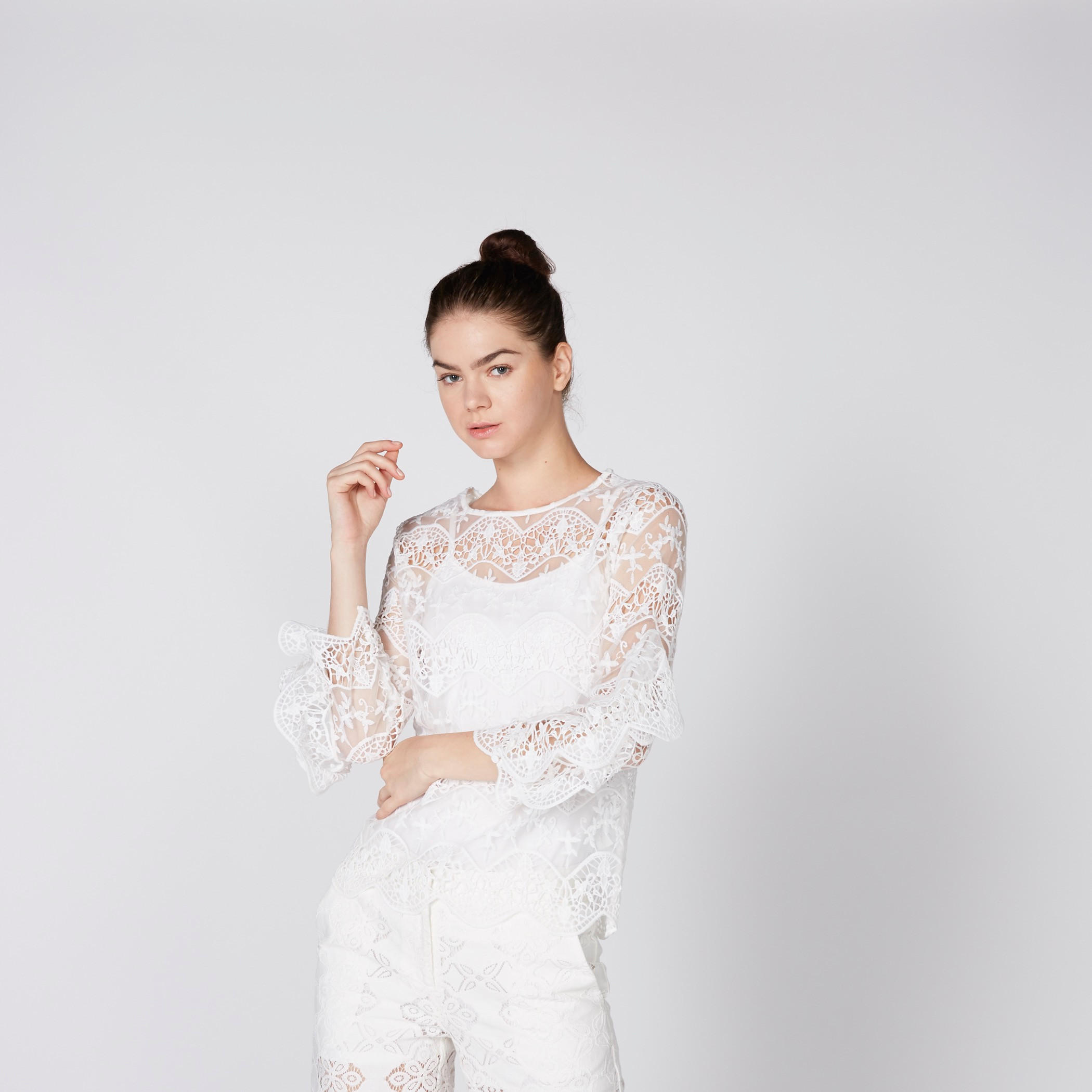 بلوزة مطرّزة بأكمام 3/4 من إيل-women-clothing-shirtsandblouses-blouses-image-1