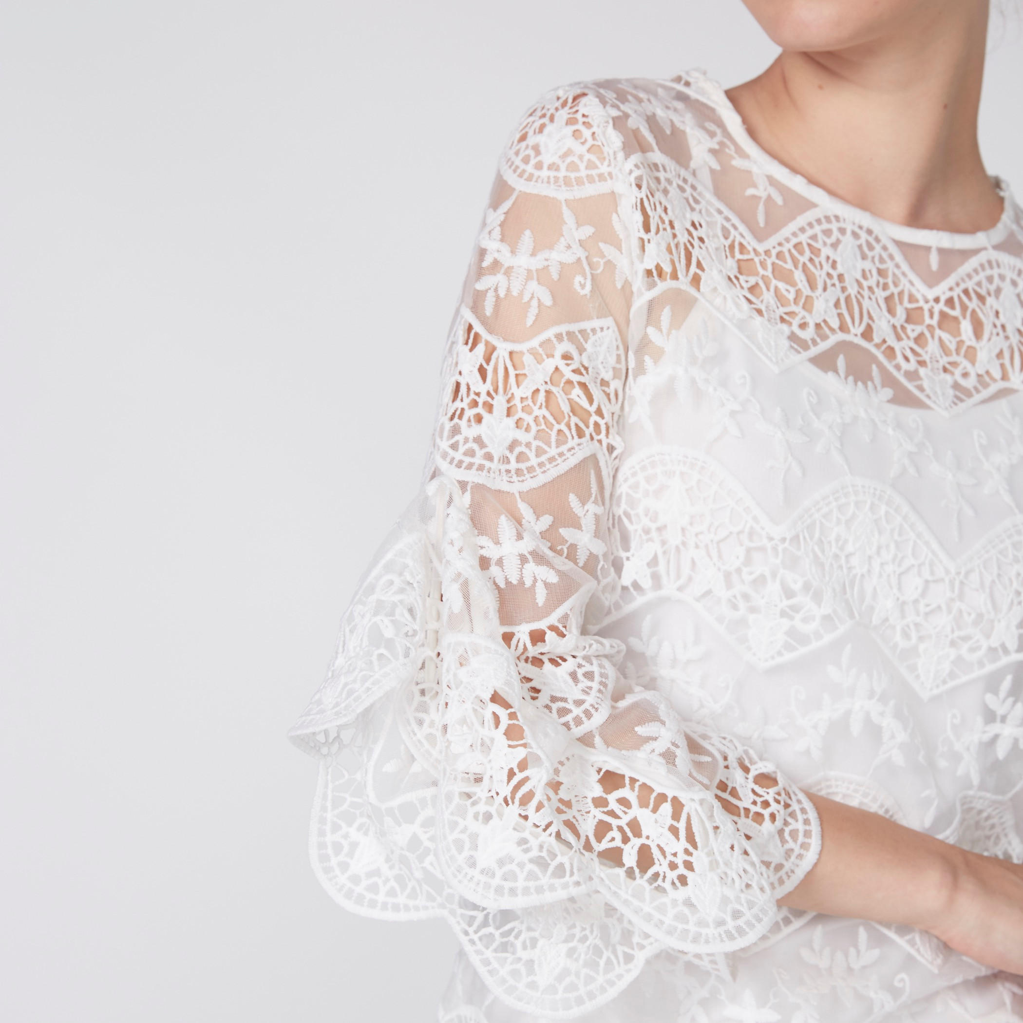 بلوزة مطرّزة بأكمام 3/4 من إيل-women-clothing-shirtsandblouses-blouses-image-3