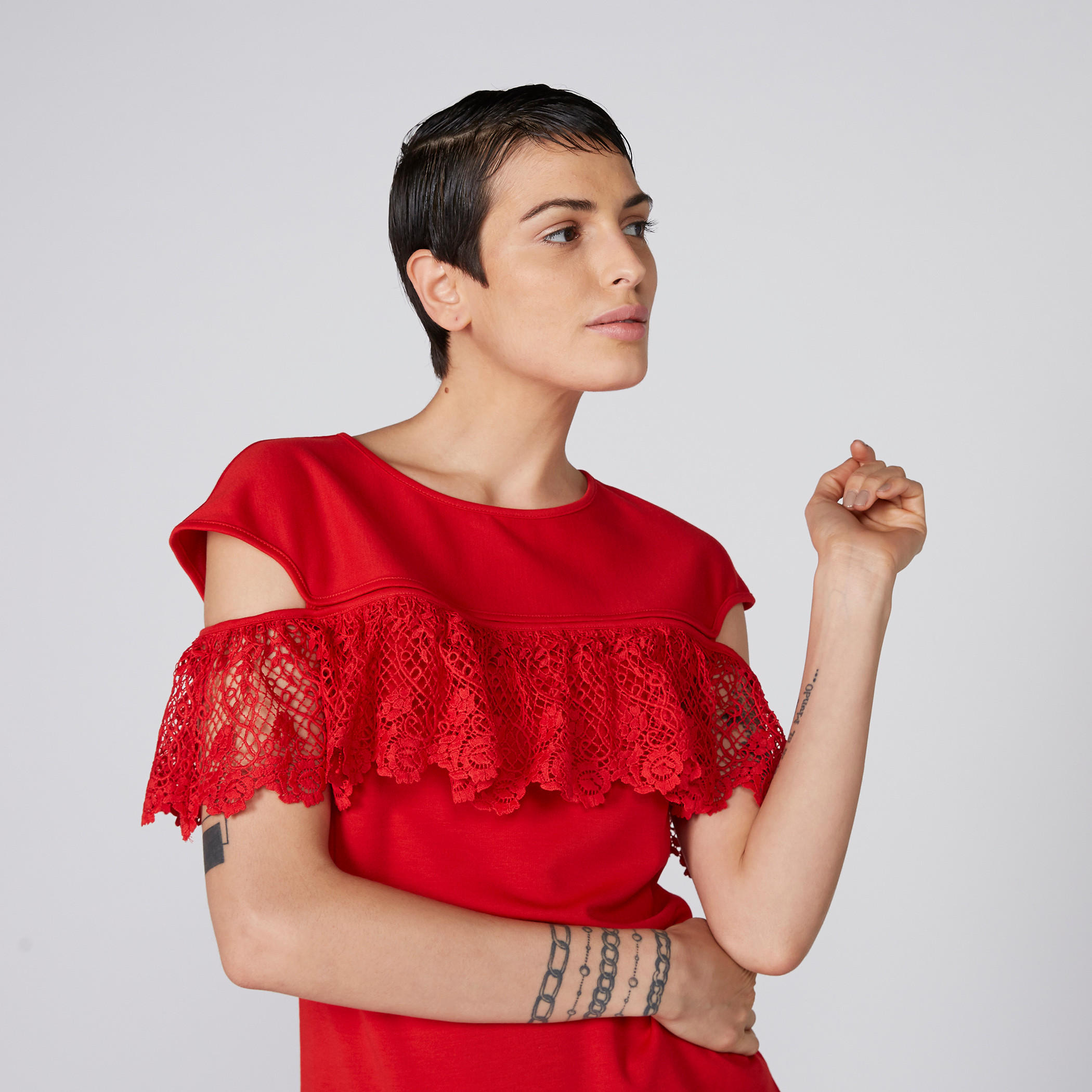 بلوزة بأكمام قصيرة وتفاصيل دانتيل ومشبك إغلاق من إيل-women-clothing-shirtsandblouses-blouses-image-2