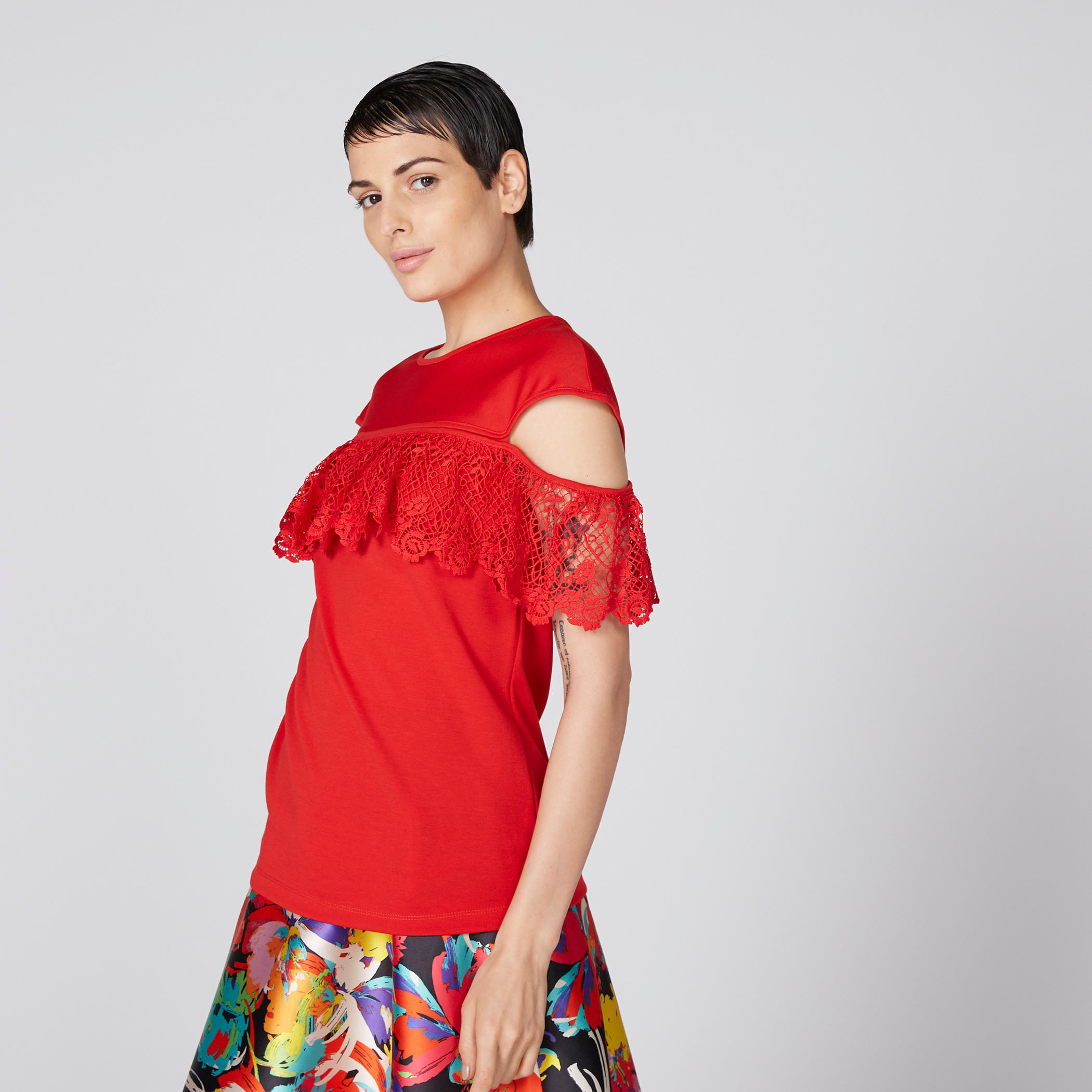 بلوزة بأكمام قصيرة وتفاصيل دانتيل ومشبك إغلاق من إيل-women-clothing-shirtsandblouses-blouses-image-3