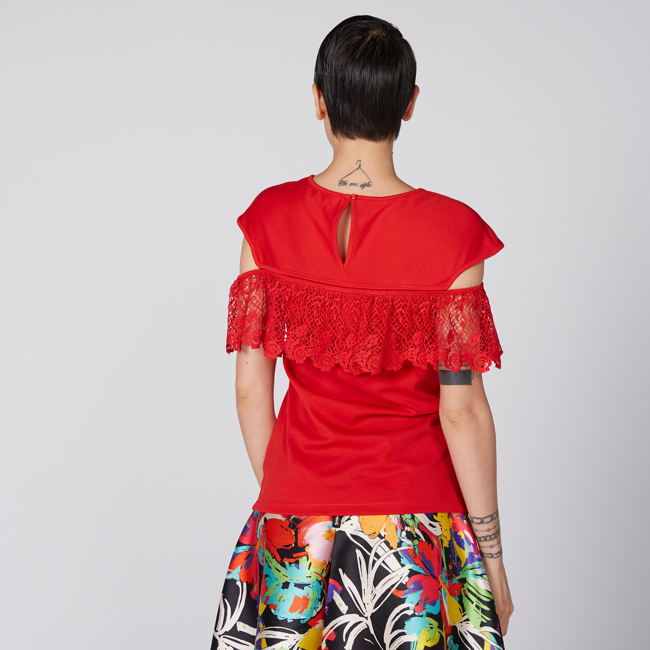 بلوزة بأكمام قصيرة وتفاصيل دانتيل ومشبك إغلاق من إيل-women-clothing-shirtsandblouses-blouses-image-4