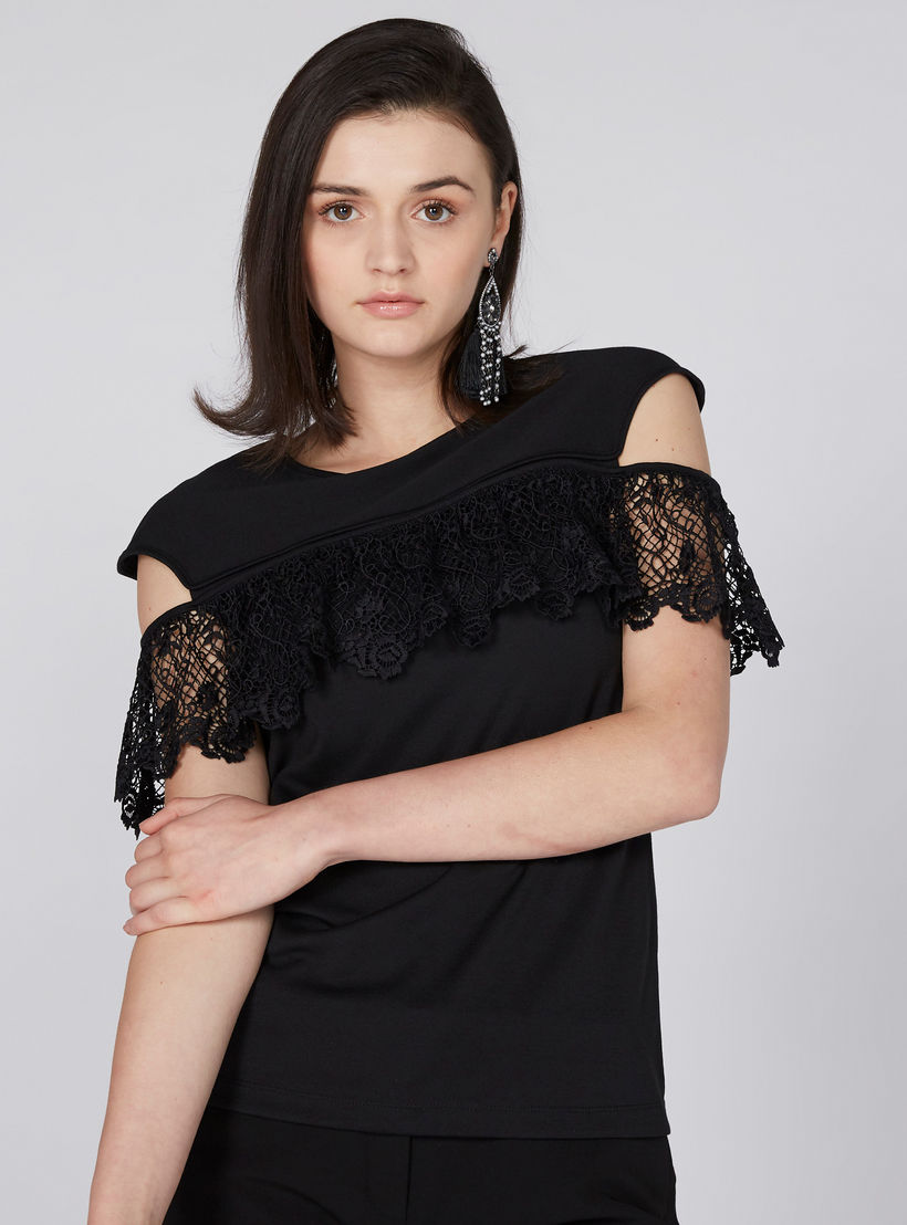 بلوزة بياقة مستديرة وتفاصيل كشكش من إيل-women-clothing-shirtsandblouses-blouses-image-1