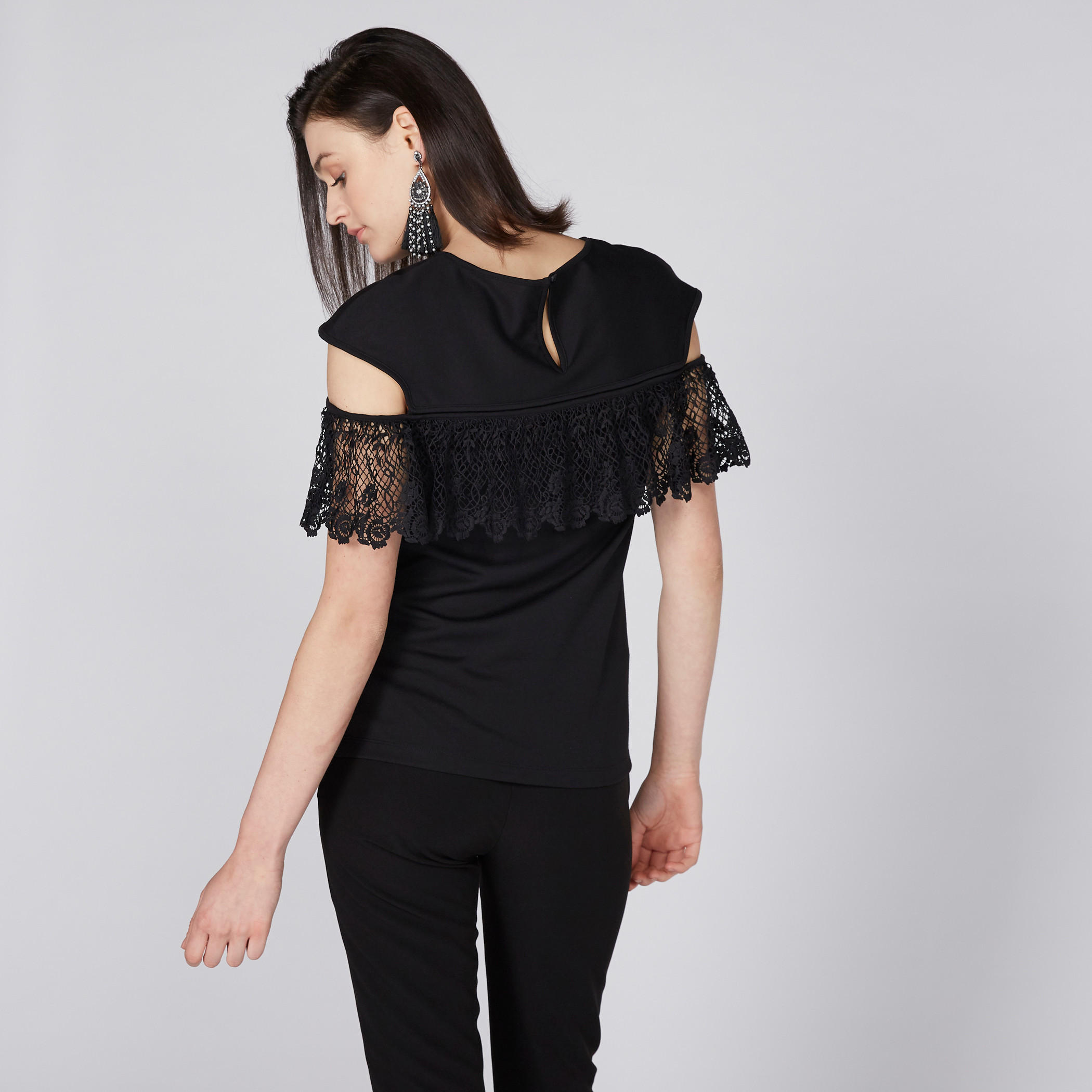 بلوزة بياقة مستديرة وتفاصيل كشكش من إيل-women-clothing-shirtsandblouses-blouses-image-3