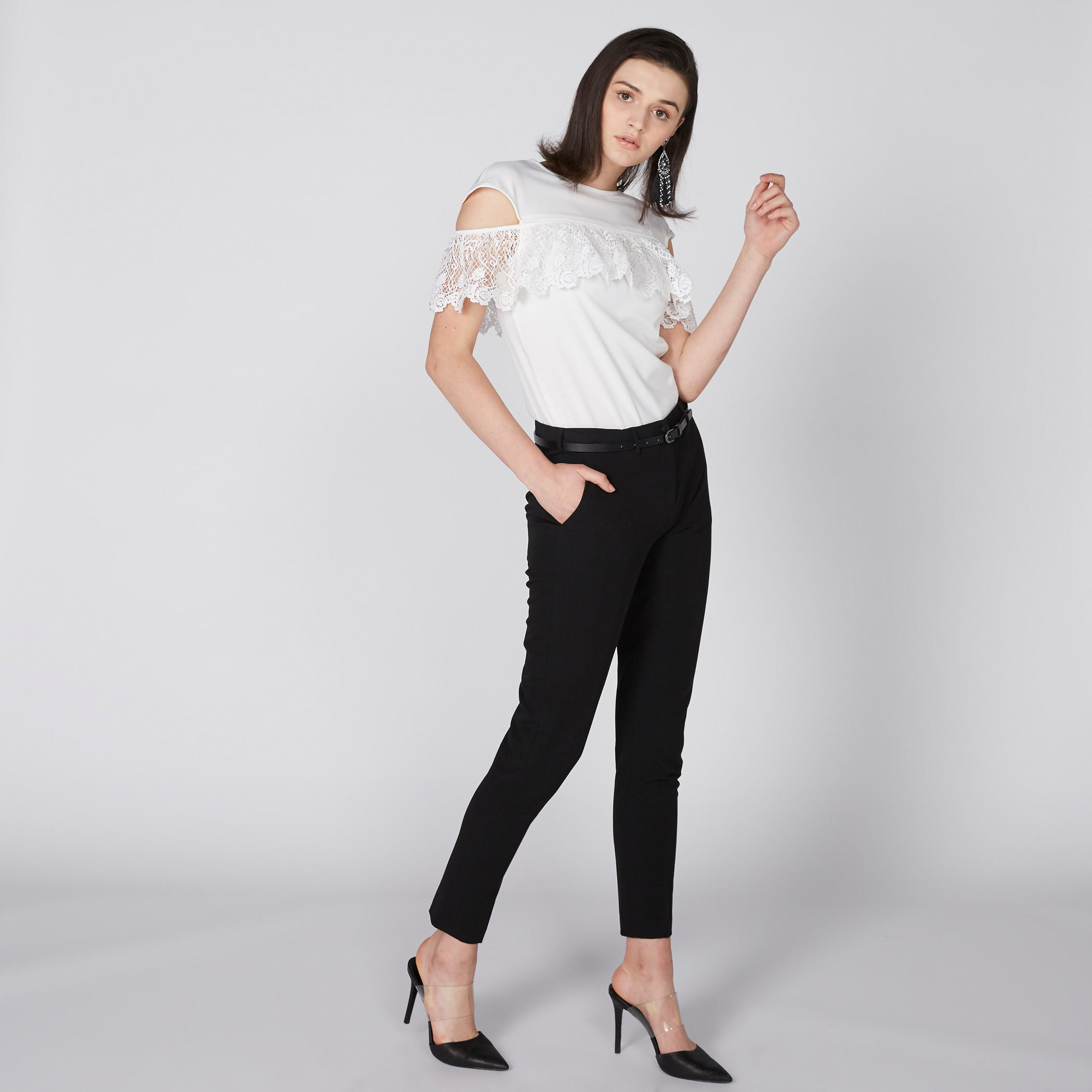 بلوزة بأكمام متصلة وتفاصيل دانتيل-women-clothing-shirtsandblouses-blouses-image-1
