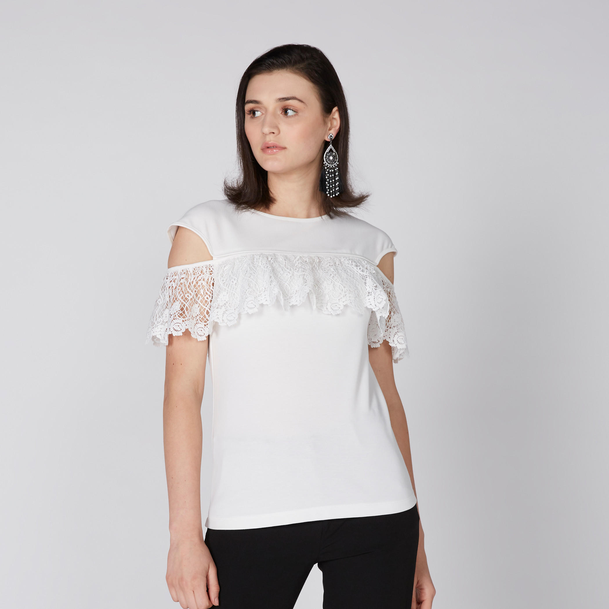 بلوزة بأكمام متصلة وتفاصيل دانتيل-women-clothing-shirtsandblouses-blouses-image-2